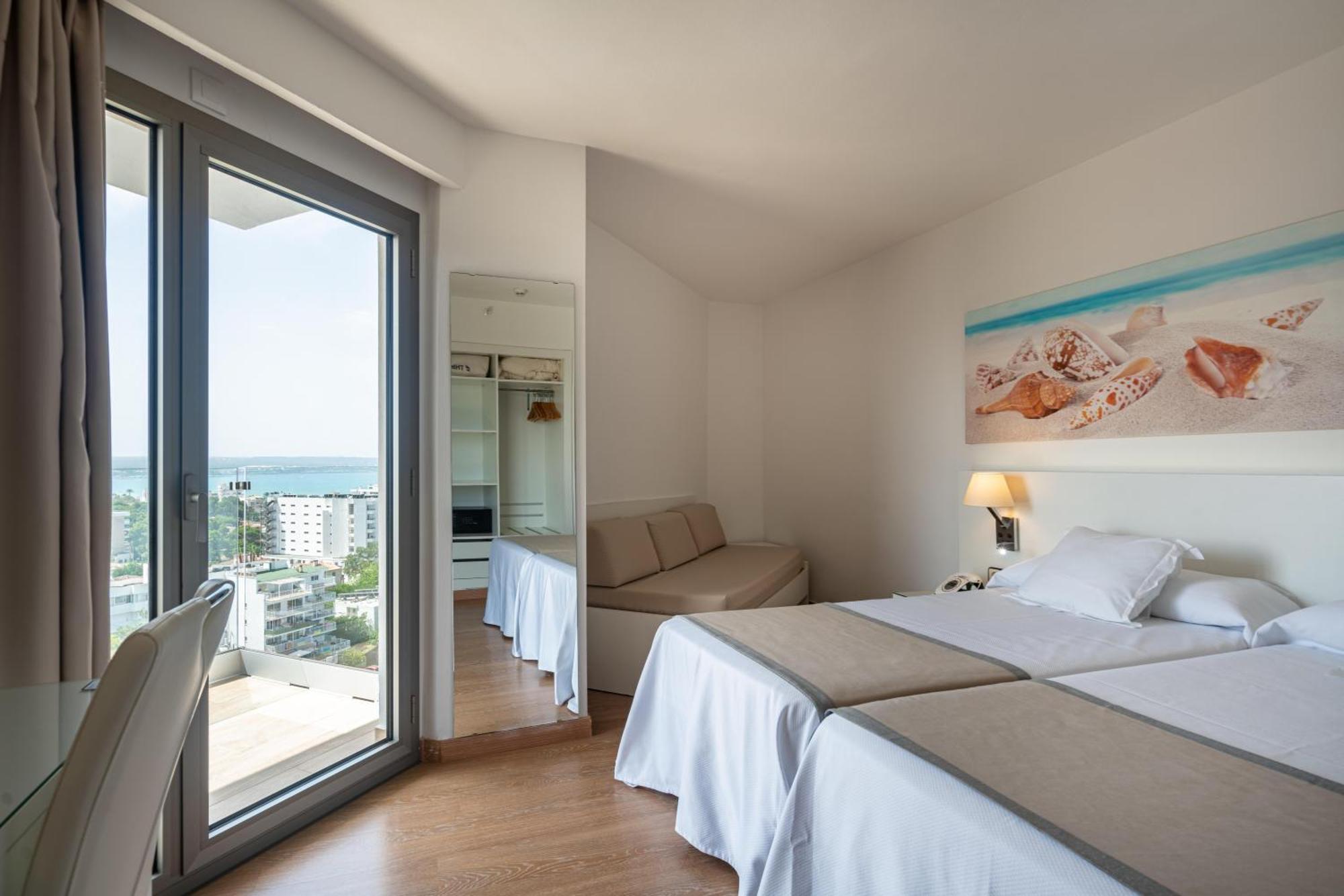 Double or Twin Room Sea View