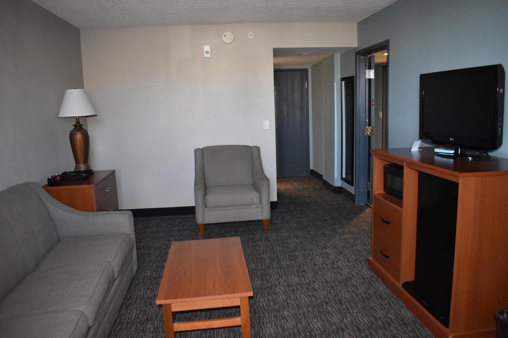 One-Bedroom Queen Suite Two Queen Beds Sofa Bed No Pets