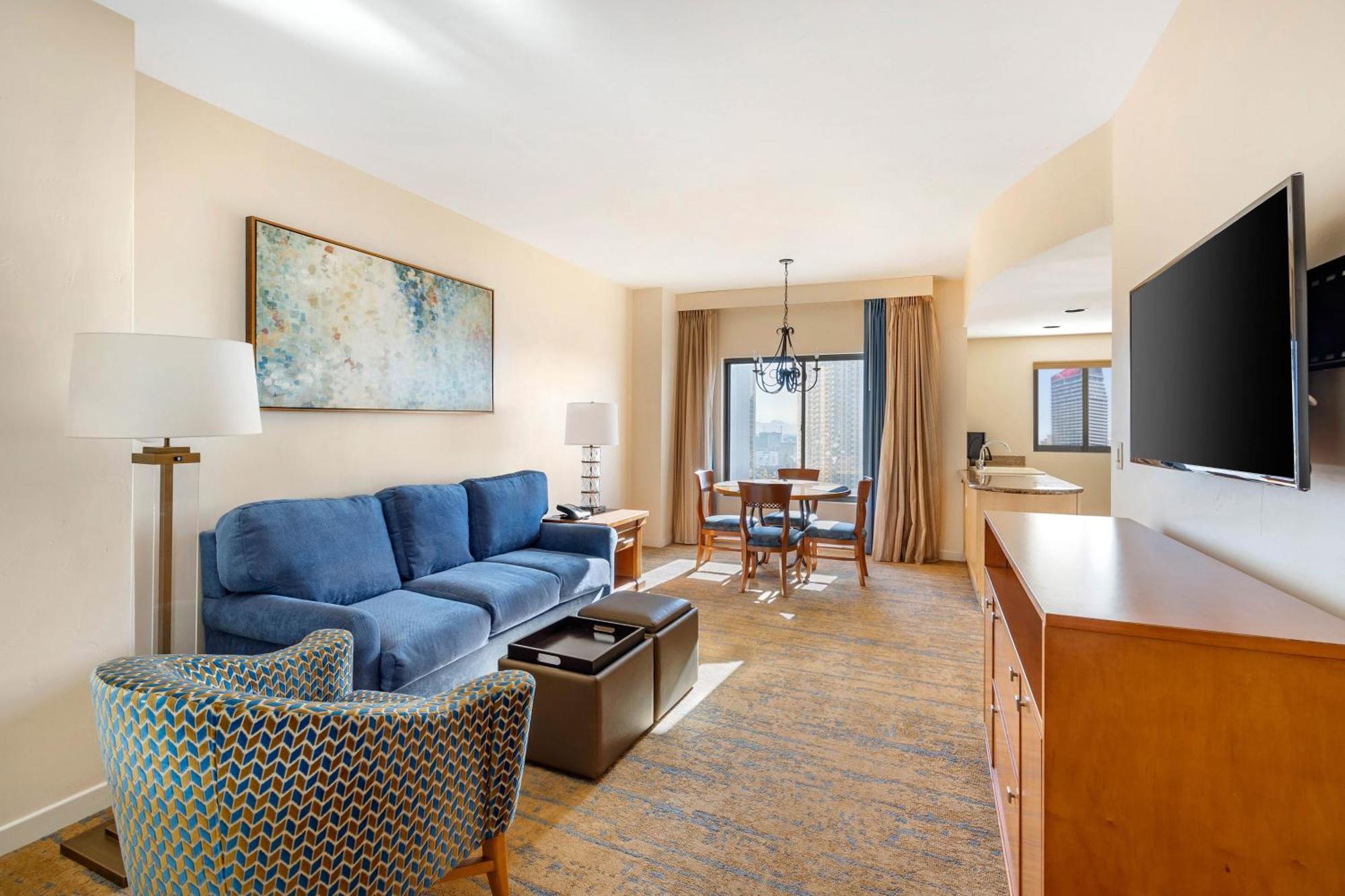 1 BEDROOM 1 KING DELUXE SUITE ACCESSIBLE TUB