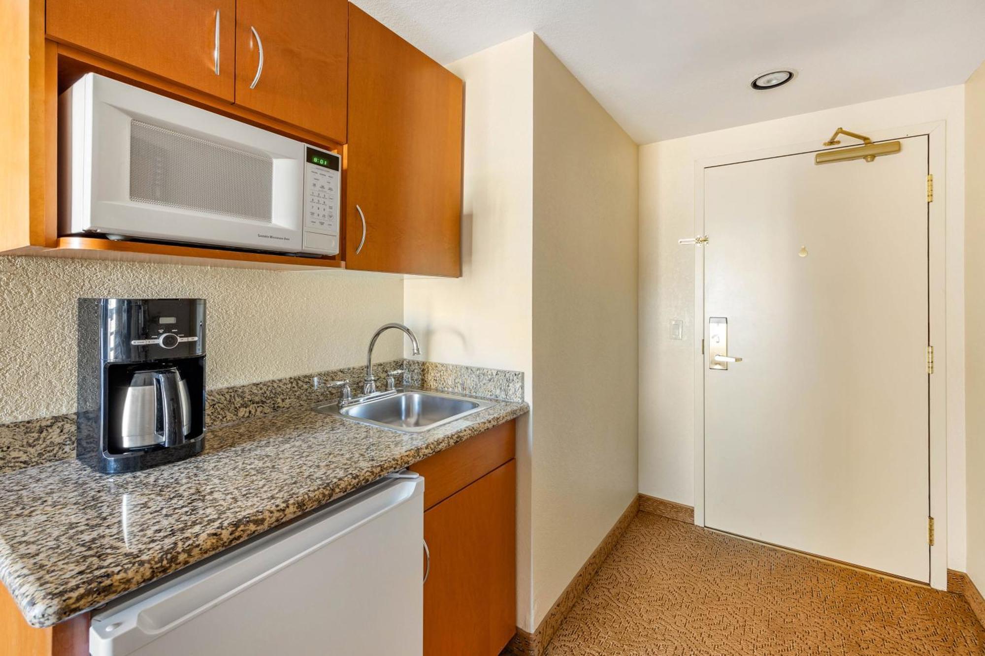 STUDIO 1 QUEEN MURPHY BED BALCONY