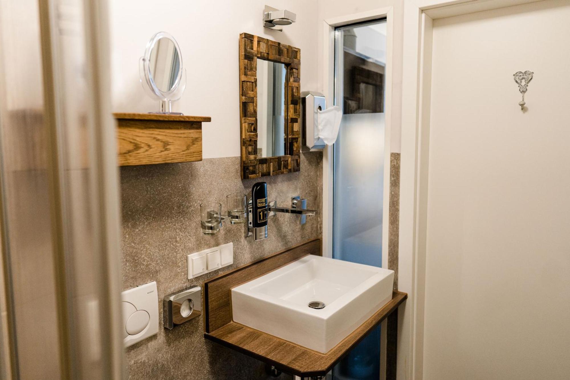 Triple Room Private Bathroom,1636014250:JPEG