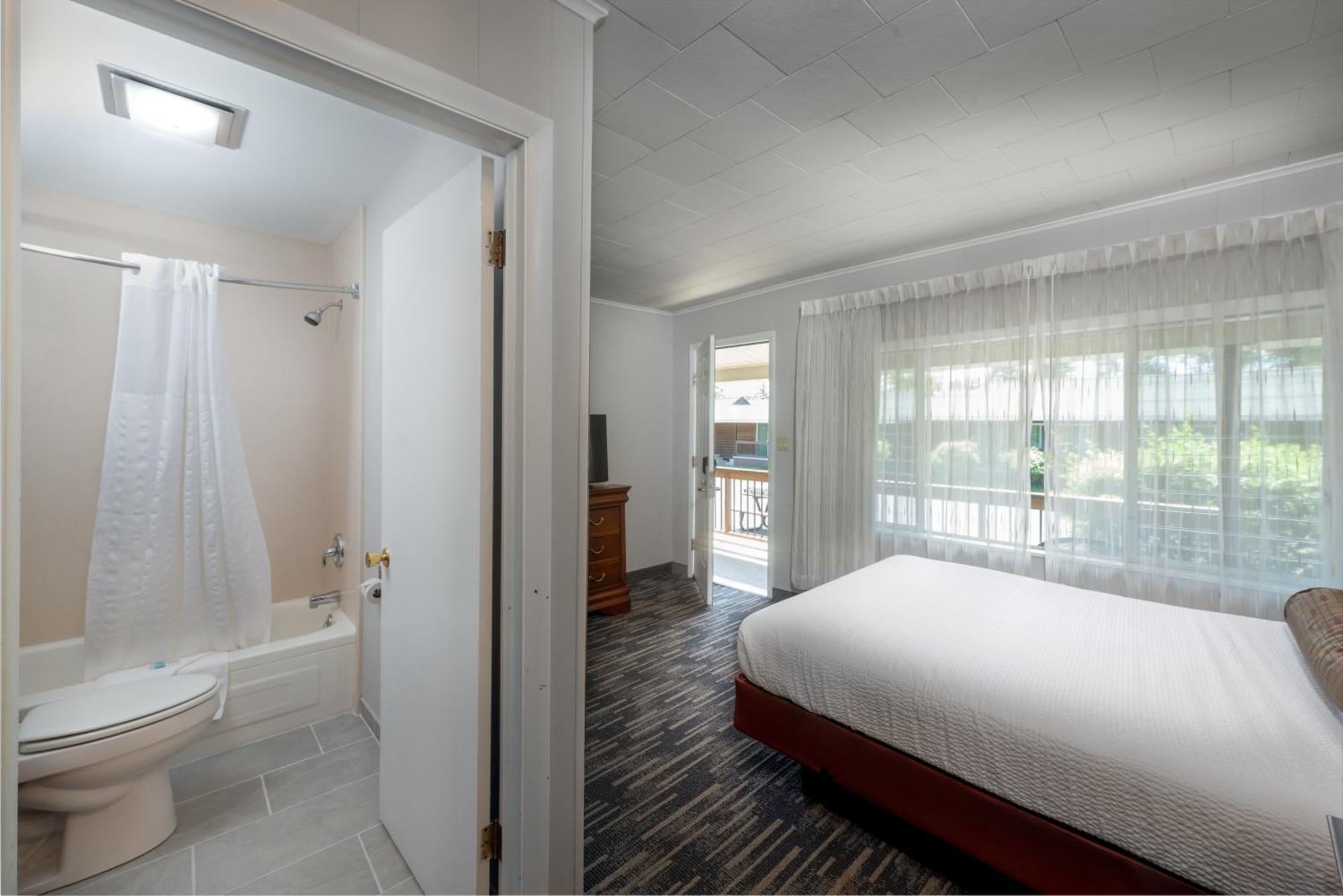Center One Queen Bed