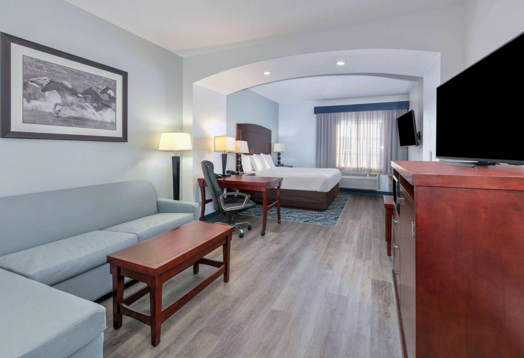 Deluxe Executive King Room Non-Smoking