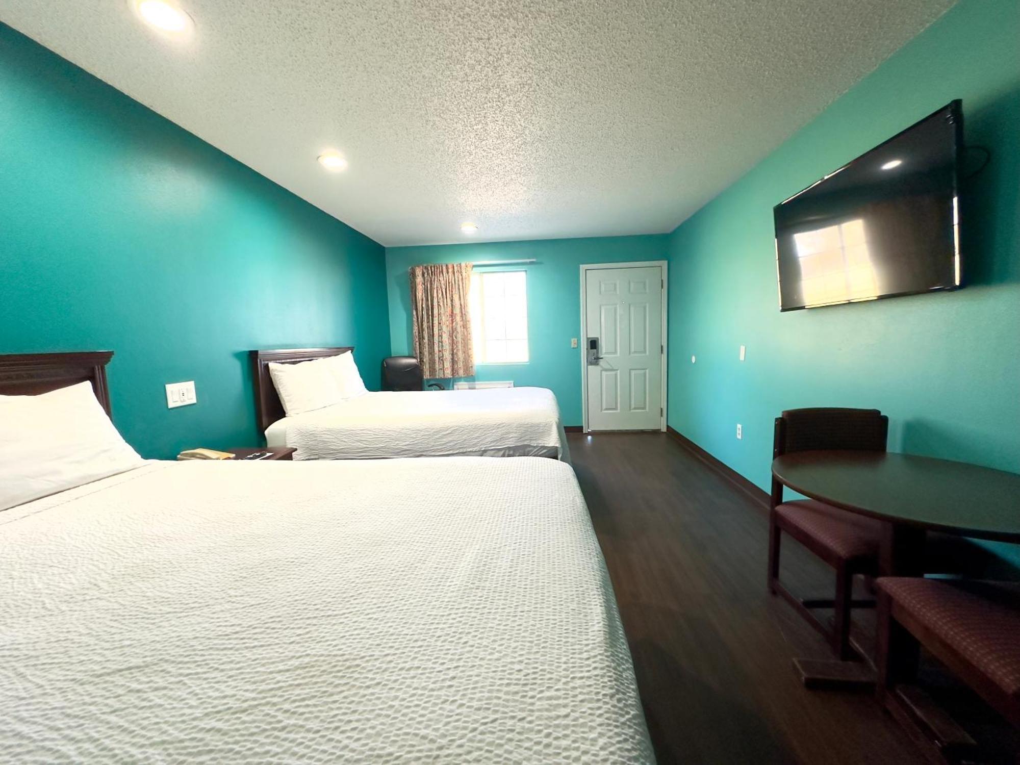 Deluxe Queen Room