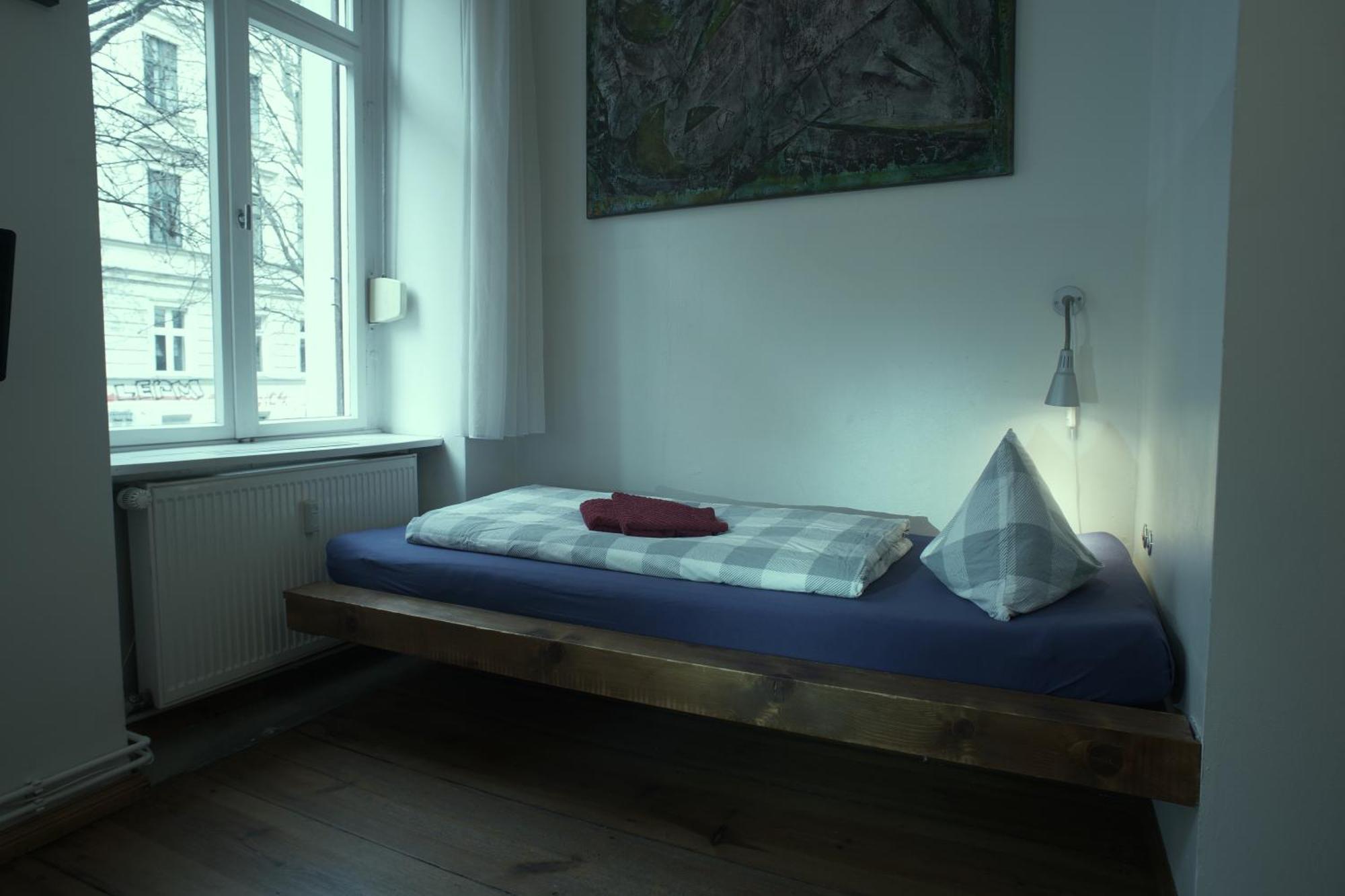 Single Room,1530122275:JPEG