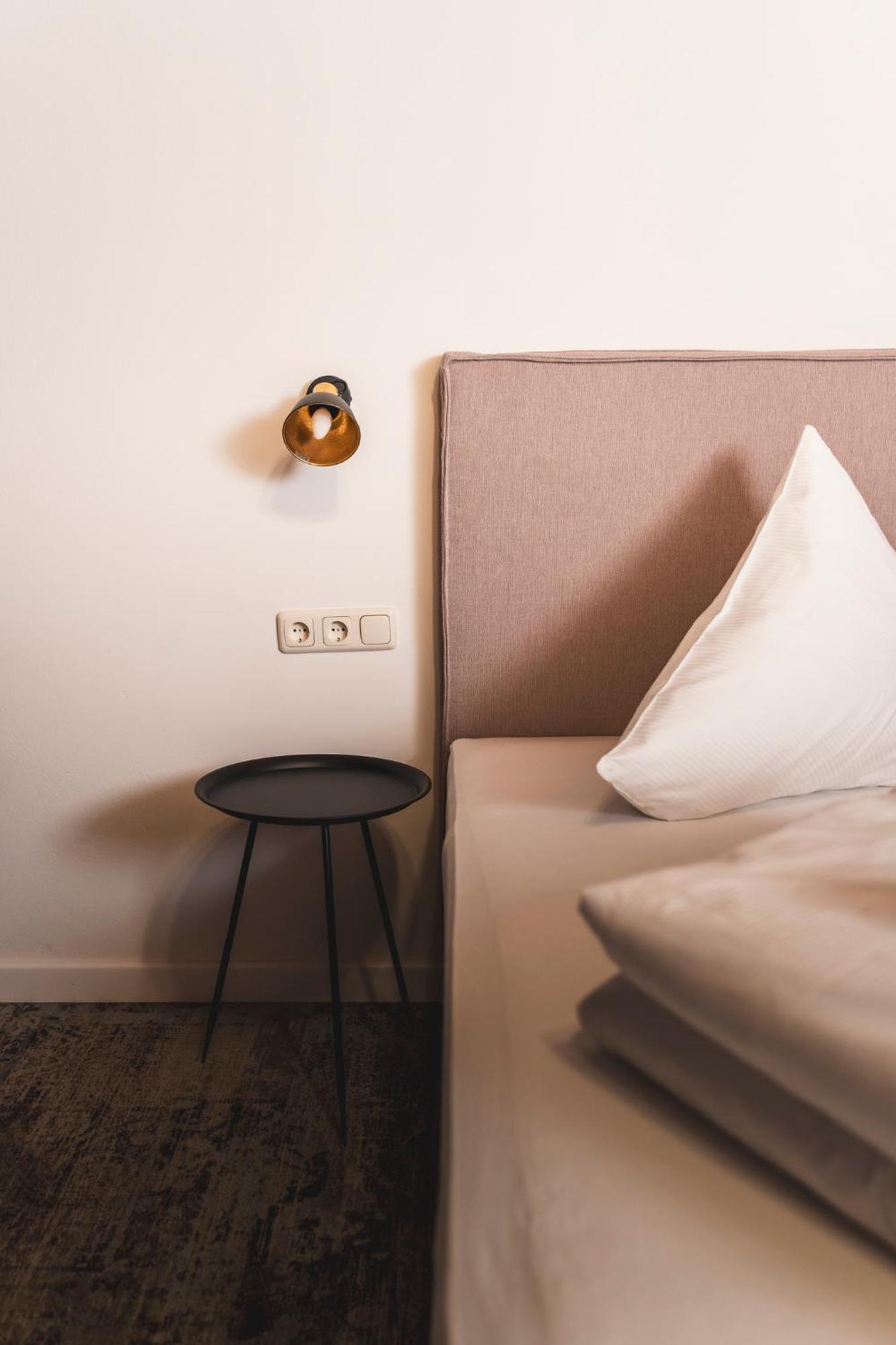 Double Room,1530337594:JPEG