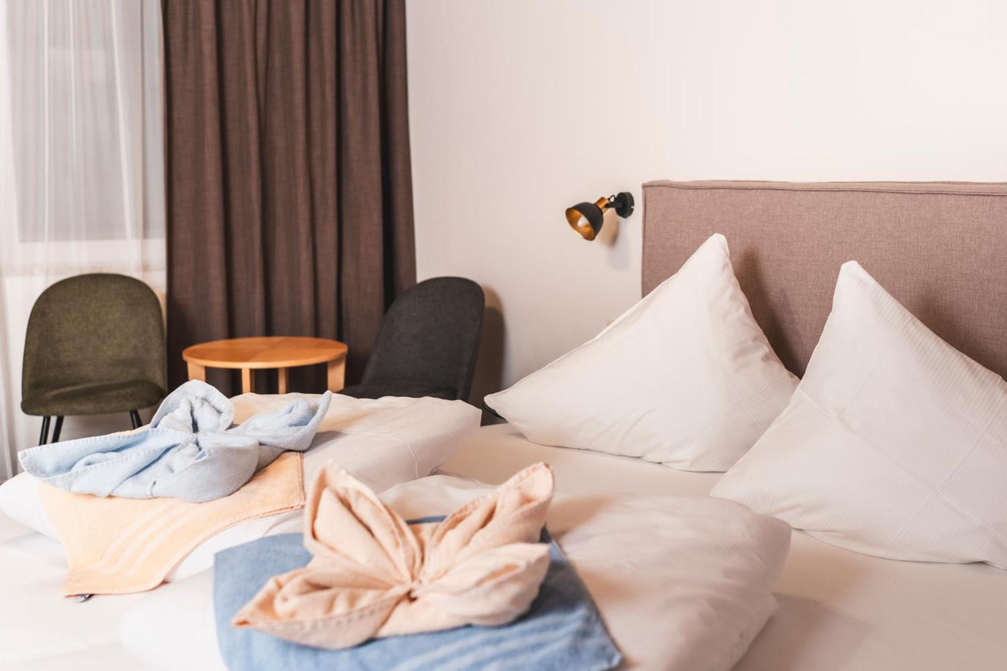 Double Room,1530337594:JPEG