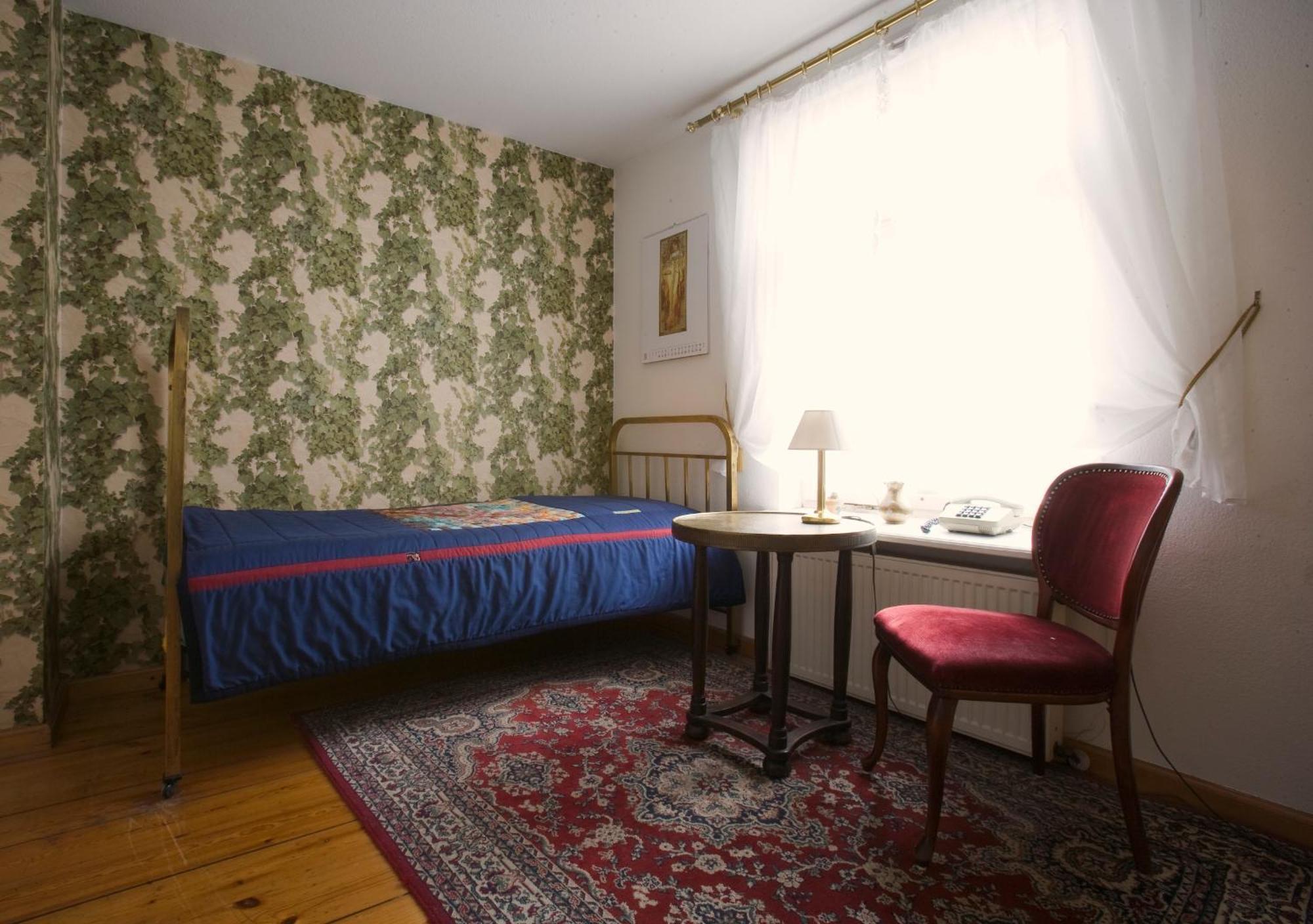 Single Room,1530376768:JPEG