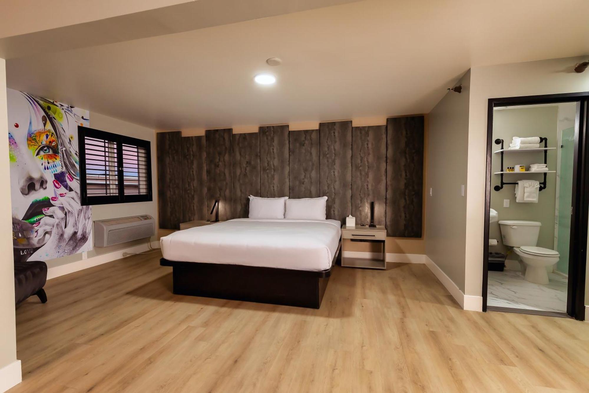Boutique Suite,1531665322:JPEG
