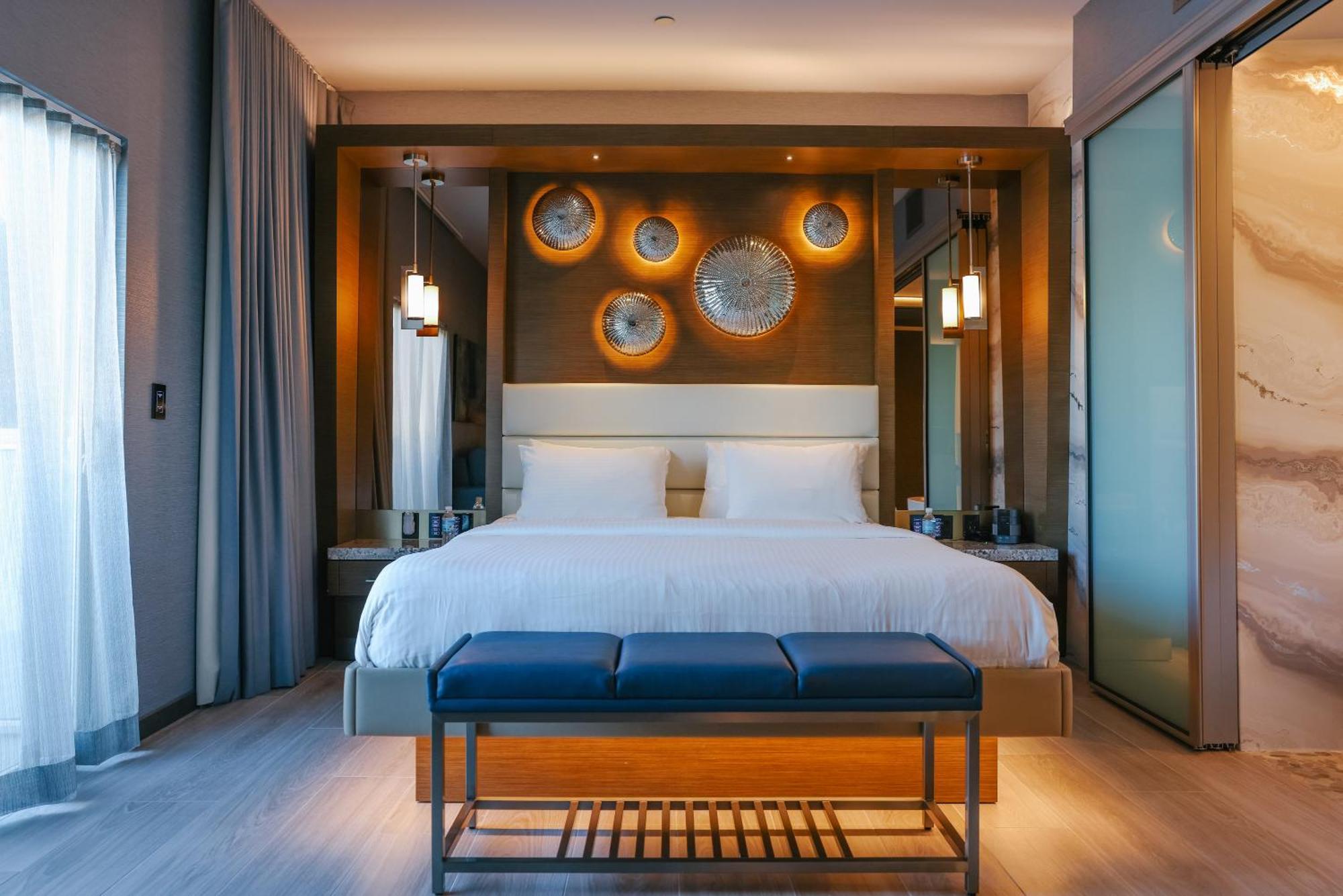 Deluxe King Spa Room Disability Access