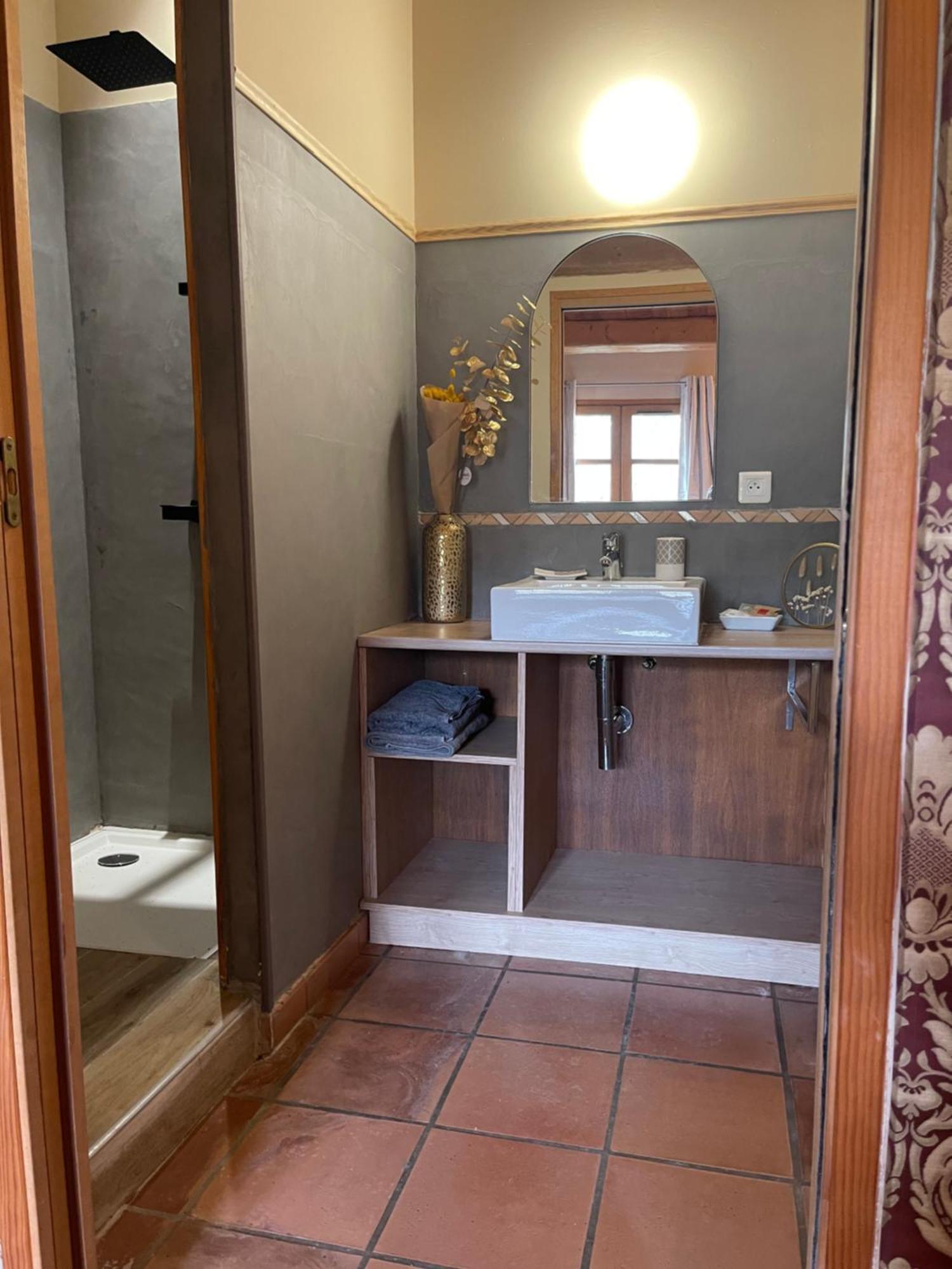 Double Room,1756532946:JPEG