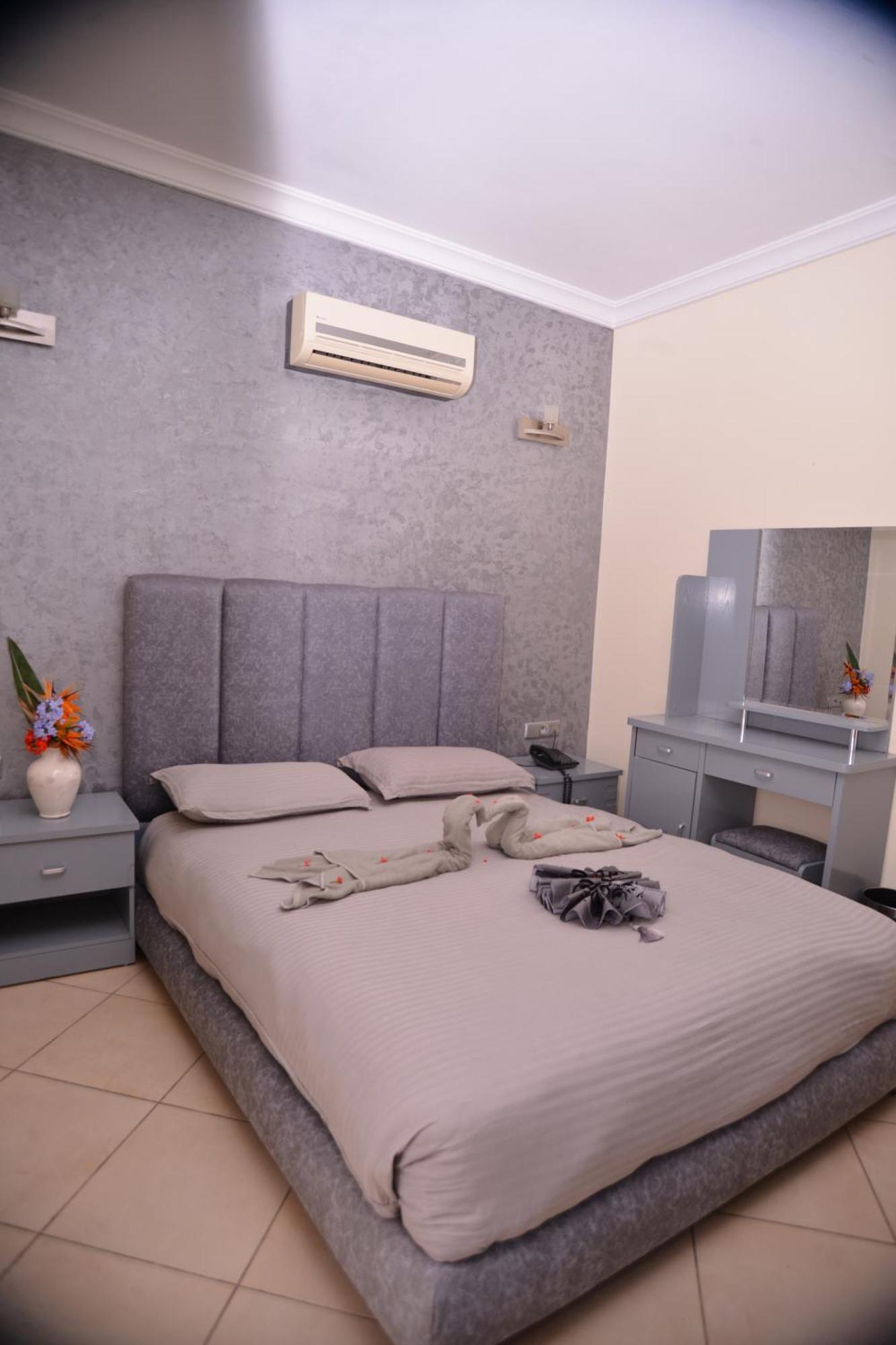 Three-Bedroom Apartment,1532383495:JPEG