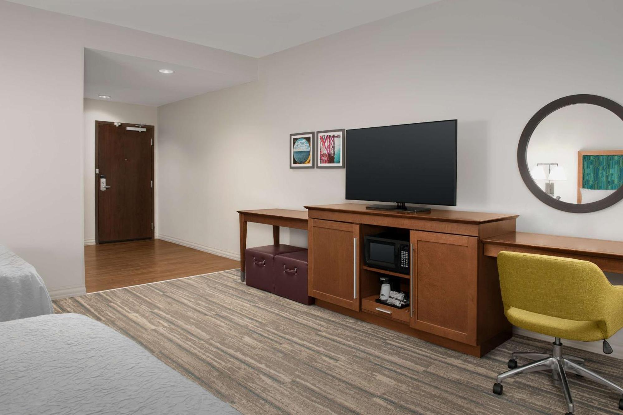 Queen Room Two Queen Beds Mobility Access or Non-Smoking