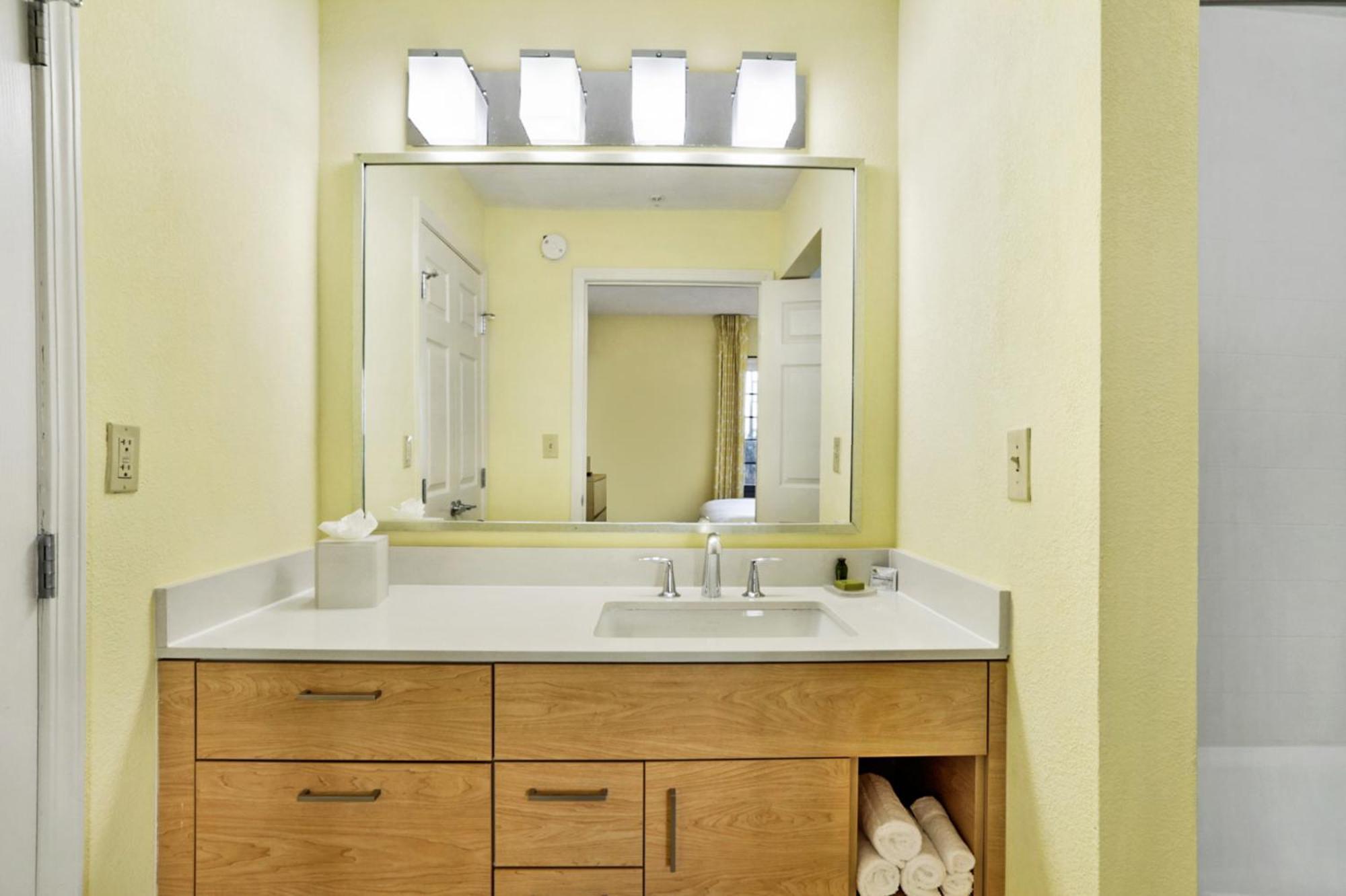 One-Bedroom Suite with Two Double Beds