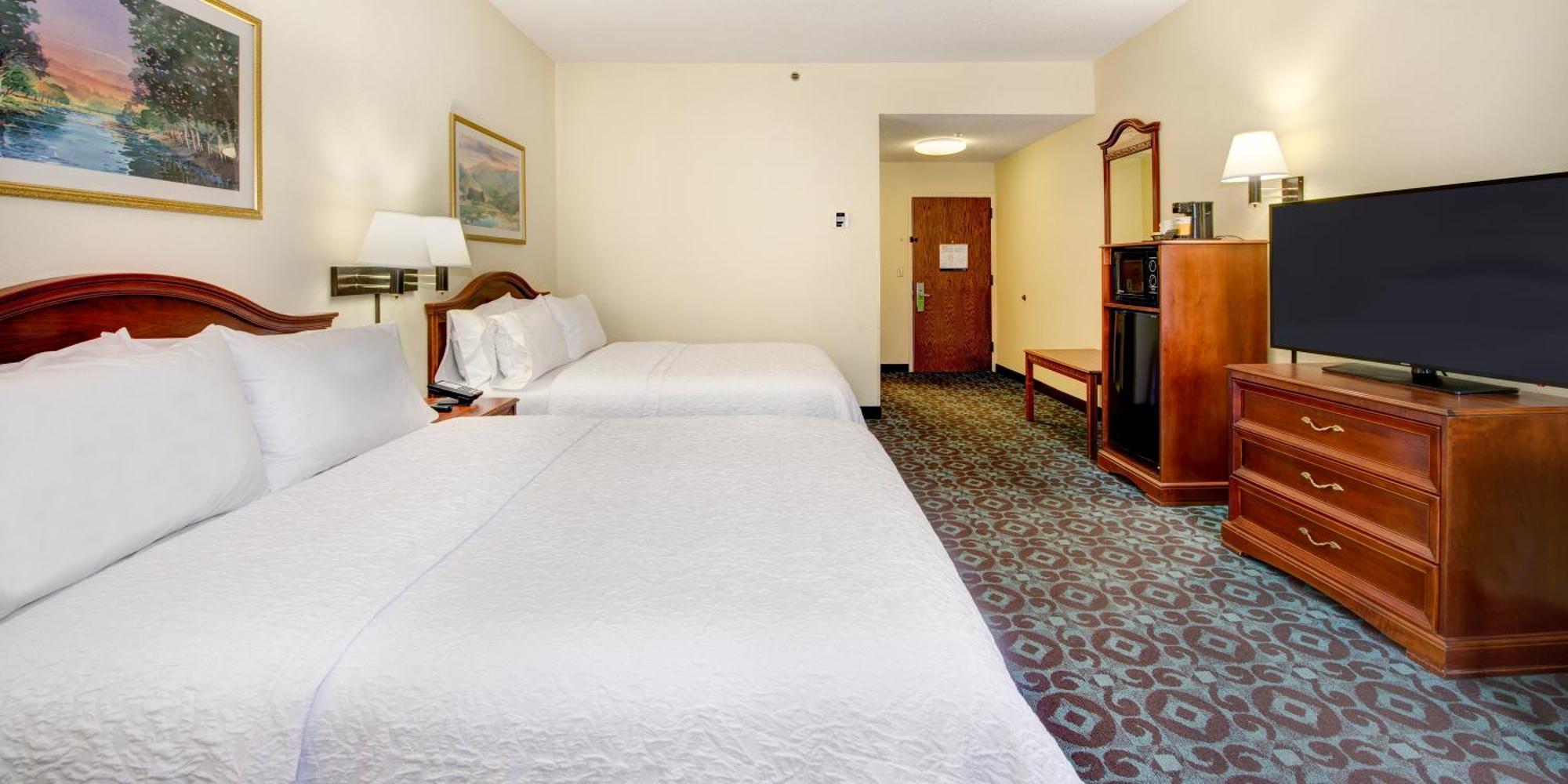 Queen Room Two Queen Beds Hearing Access or Non-Smoking,1523435731:JPEG