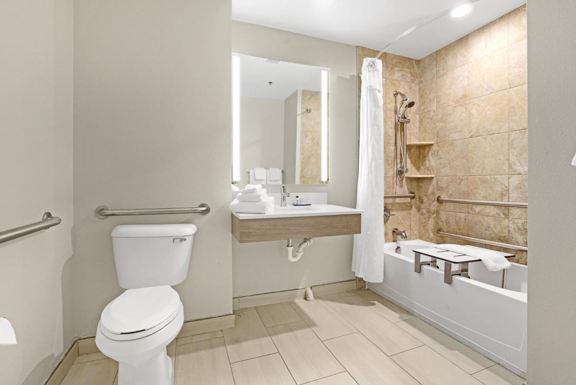 King Room Mobility Access or Hearing Accessible,1534180945:JPEG