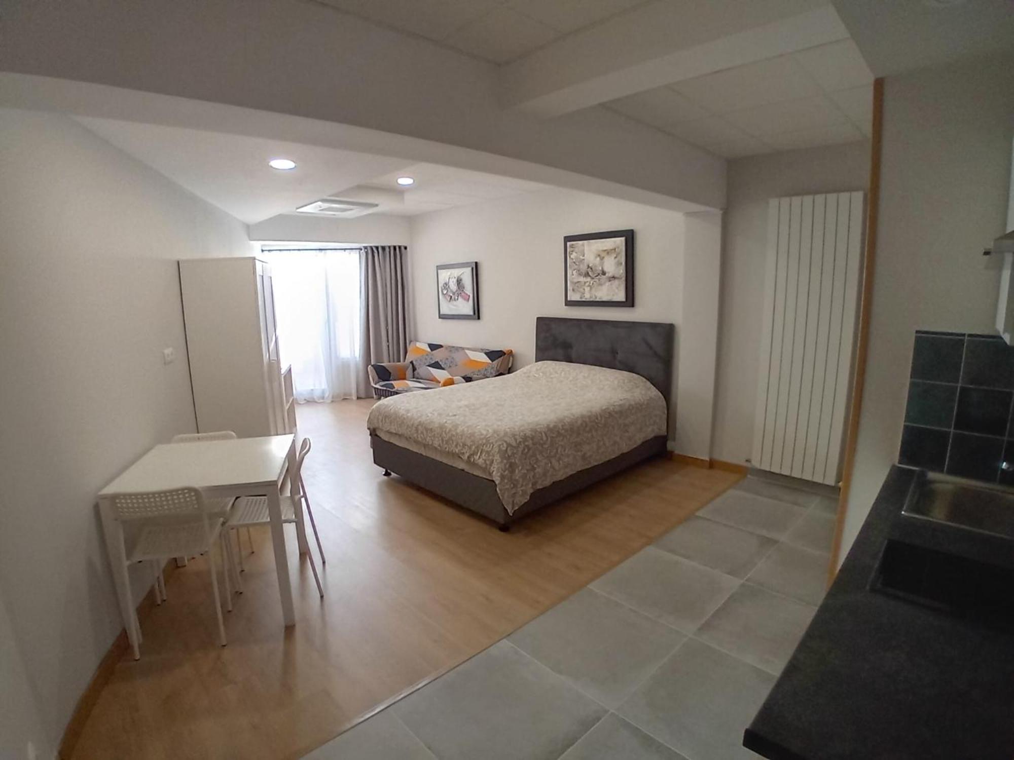Studio Terrace,1533349606:JPEG