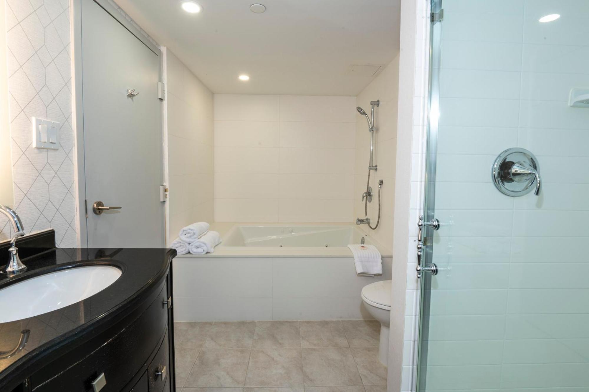 Suite Lit King-Size avec Canapé-Lit et Coin Cuisine - Non-Fumeurs