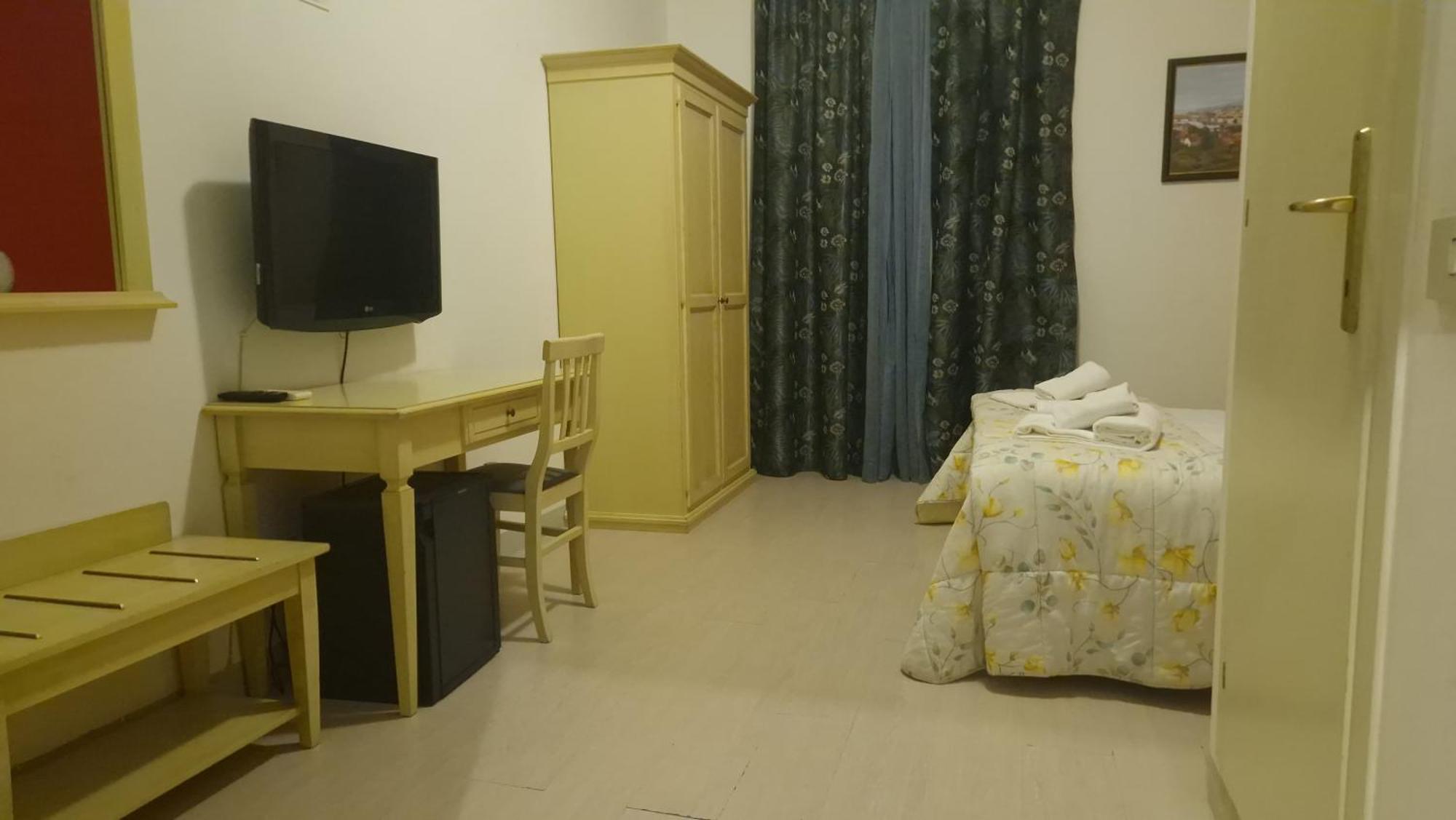 Standard Double or Twin Room Private Bathroom