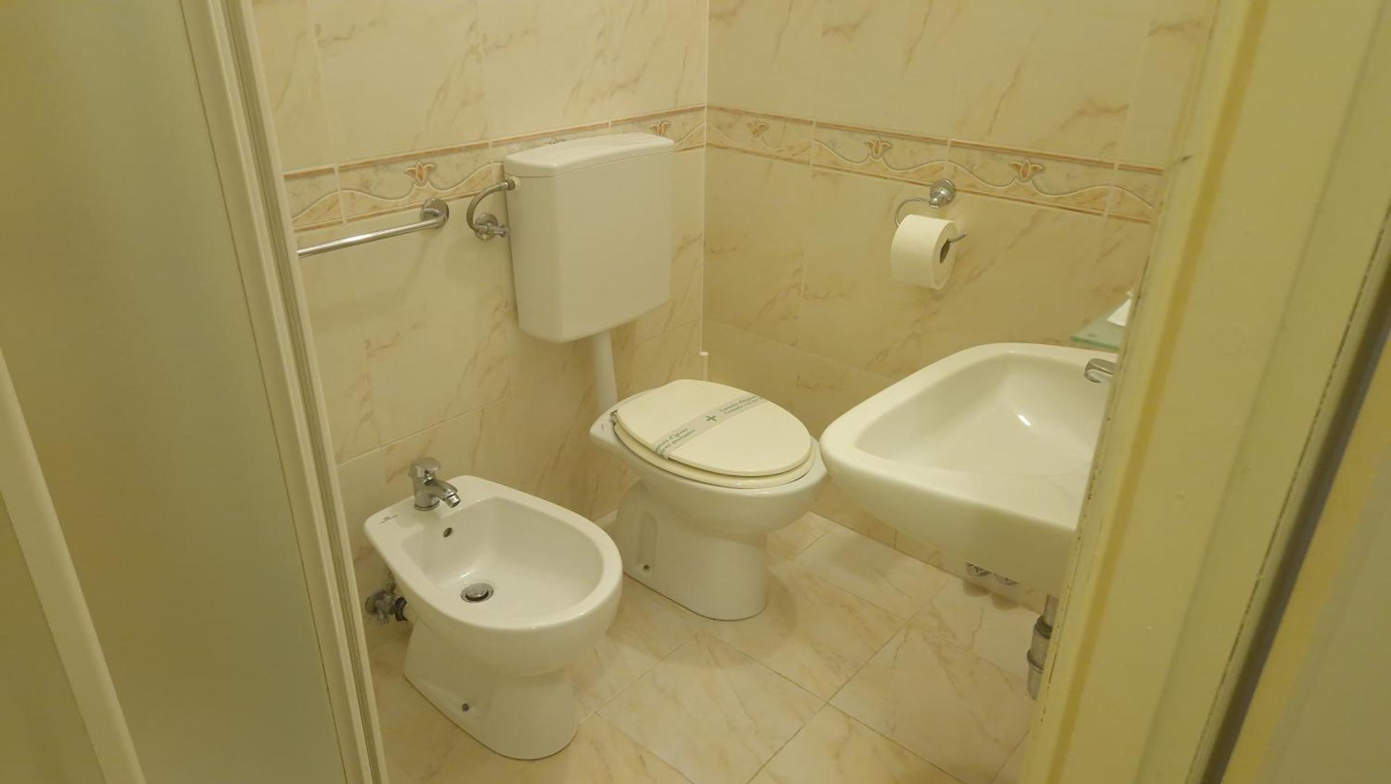 Standard Double or Twin Room Private Bathroom