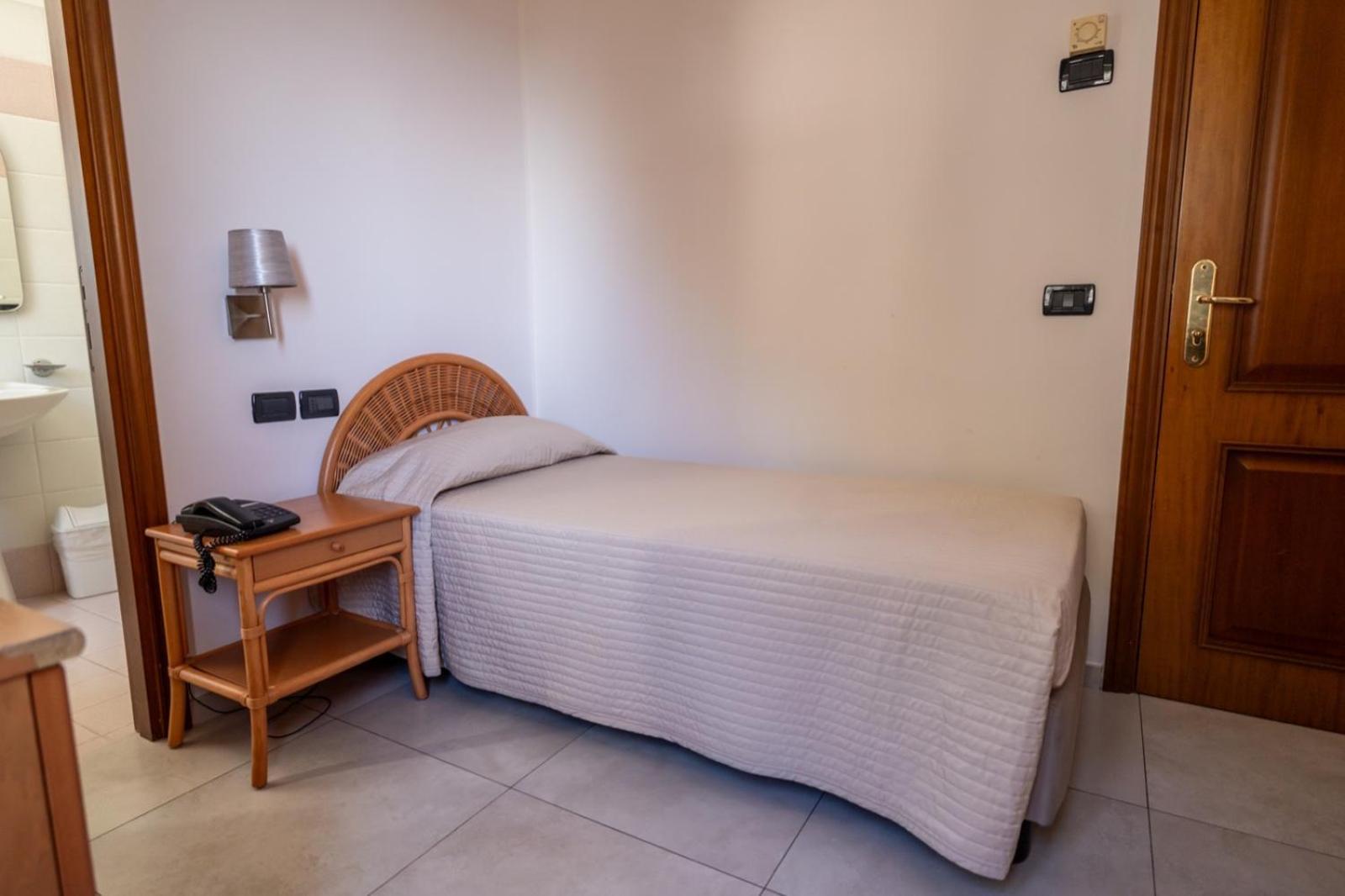 Single Room,1534114963:JPEG
