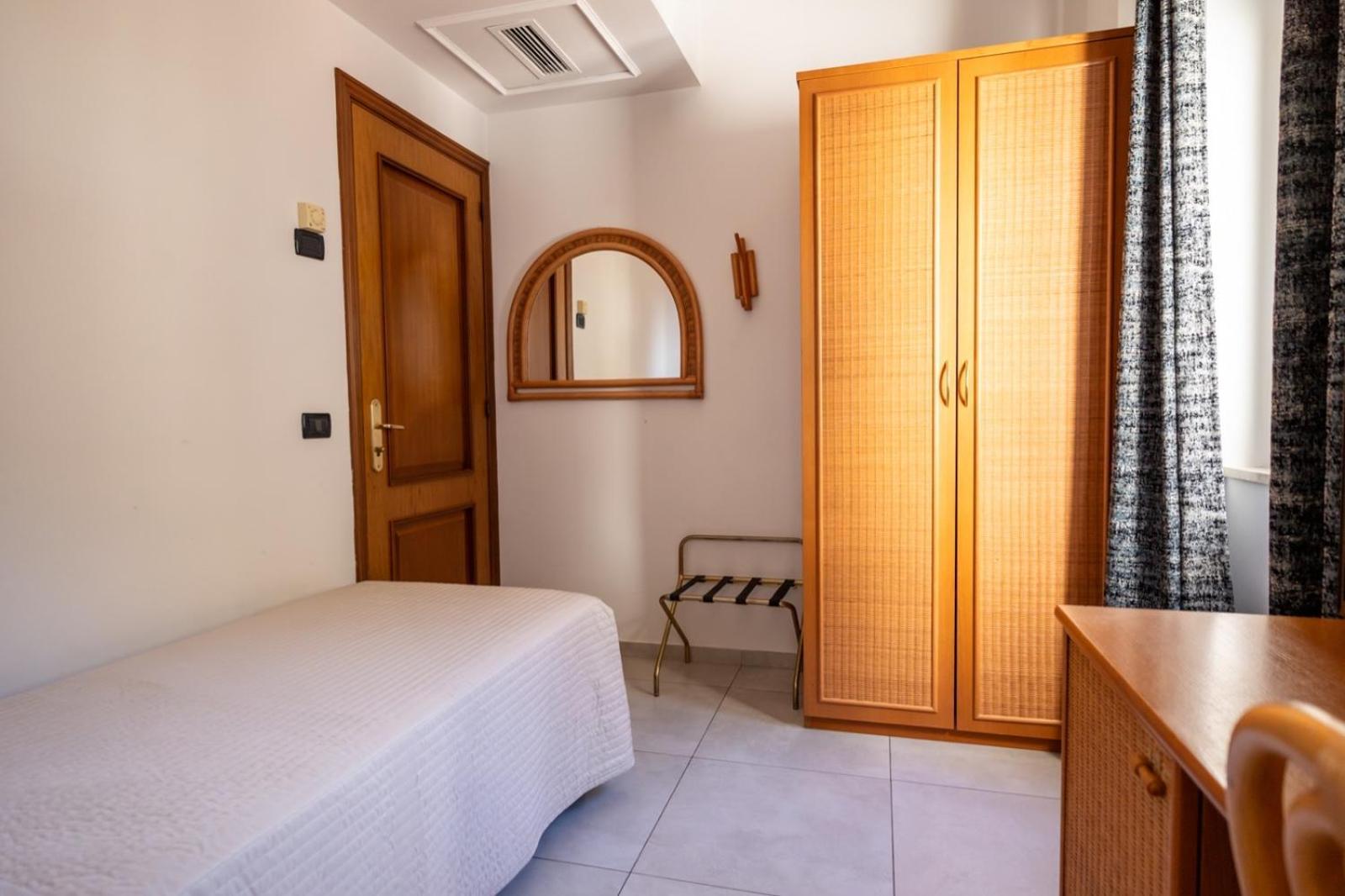 Single Room,1534115242:JPEG