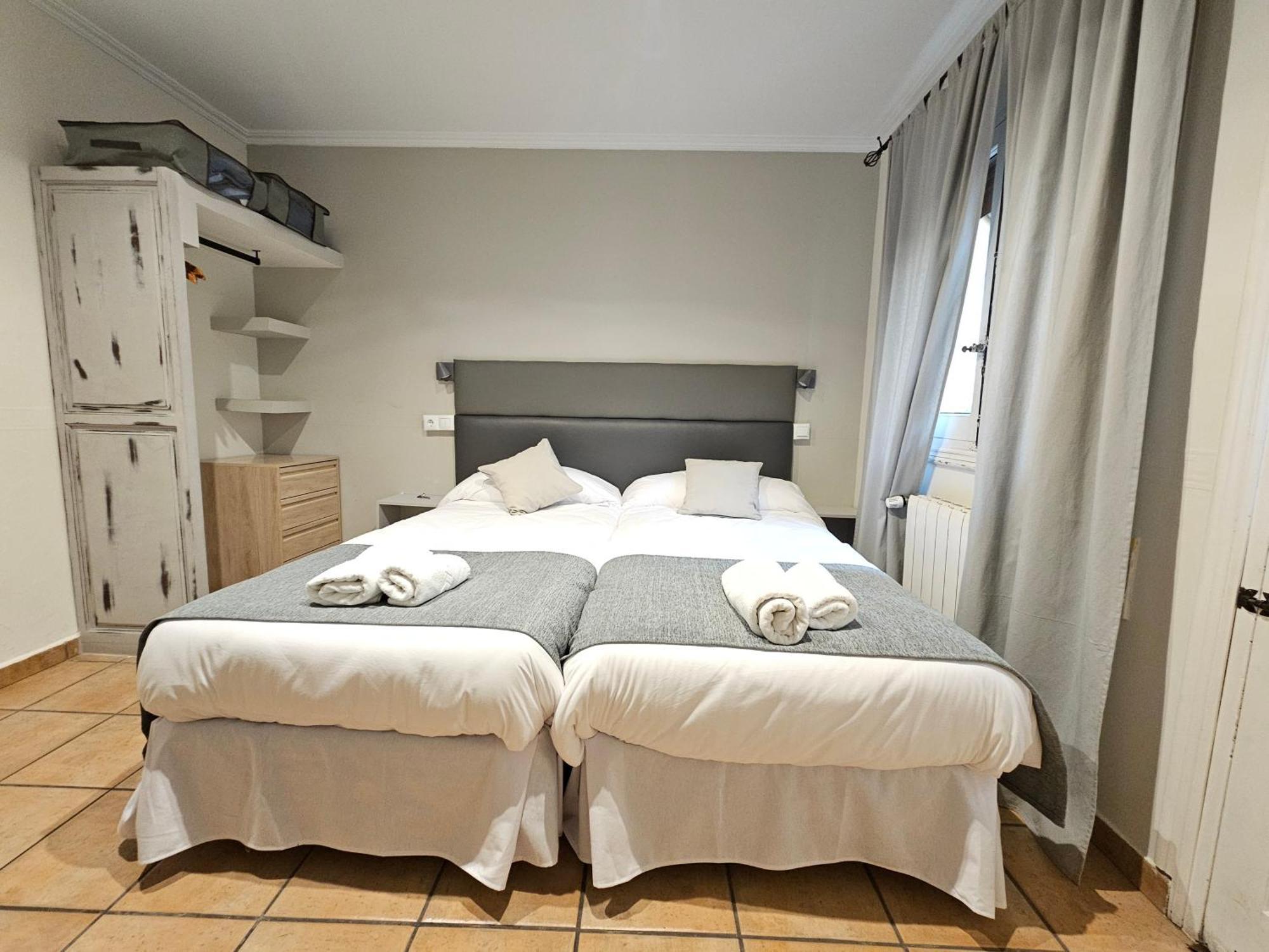 Twin Room,1534312051:JPEG