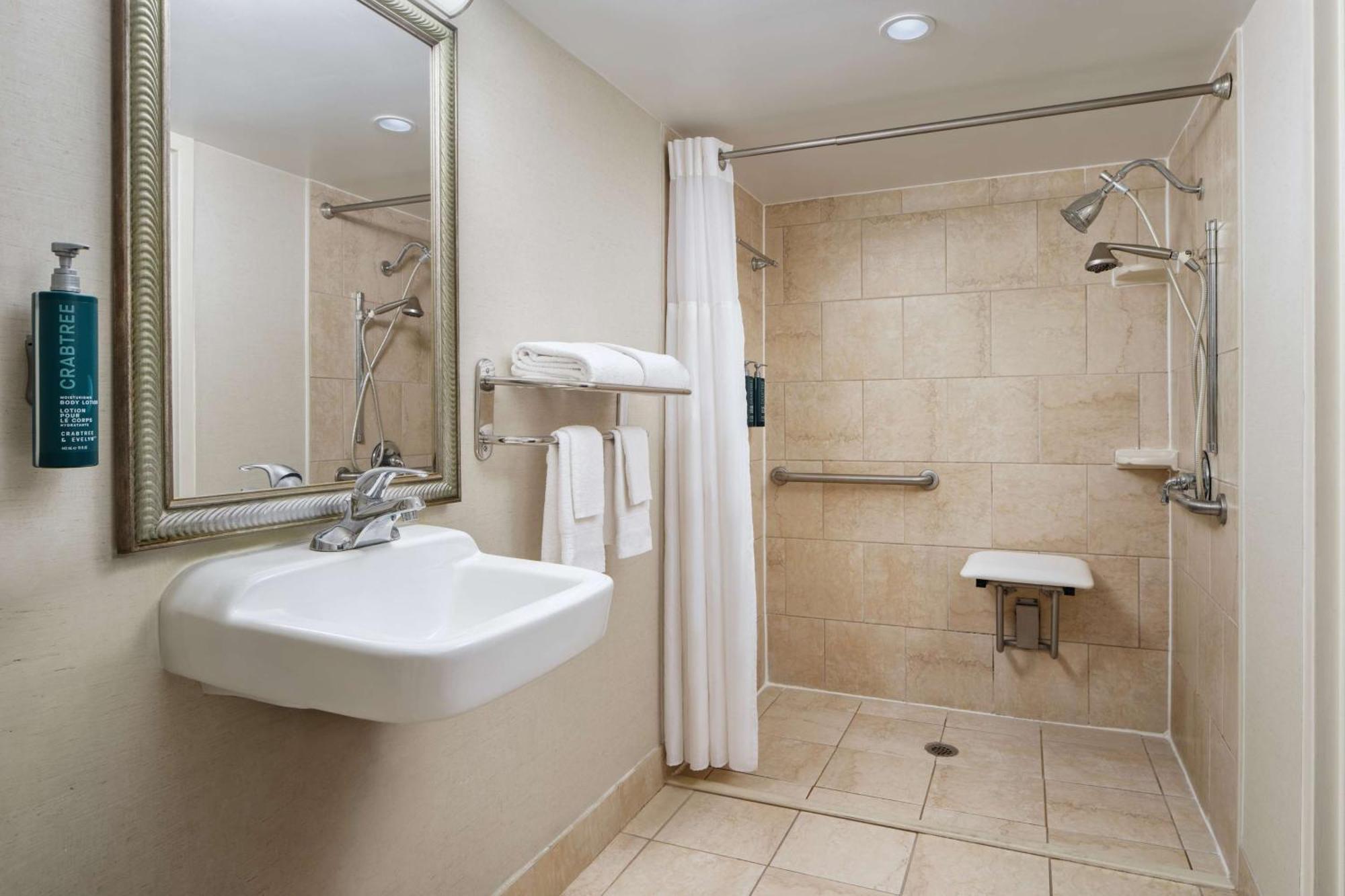 King Room Accessible Tub Mobility Access or Non-Smoking