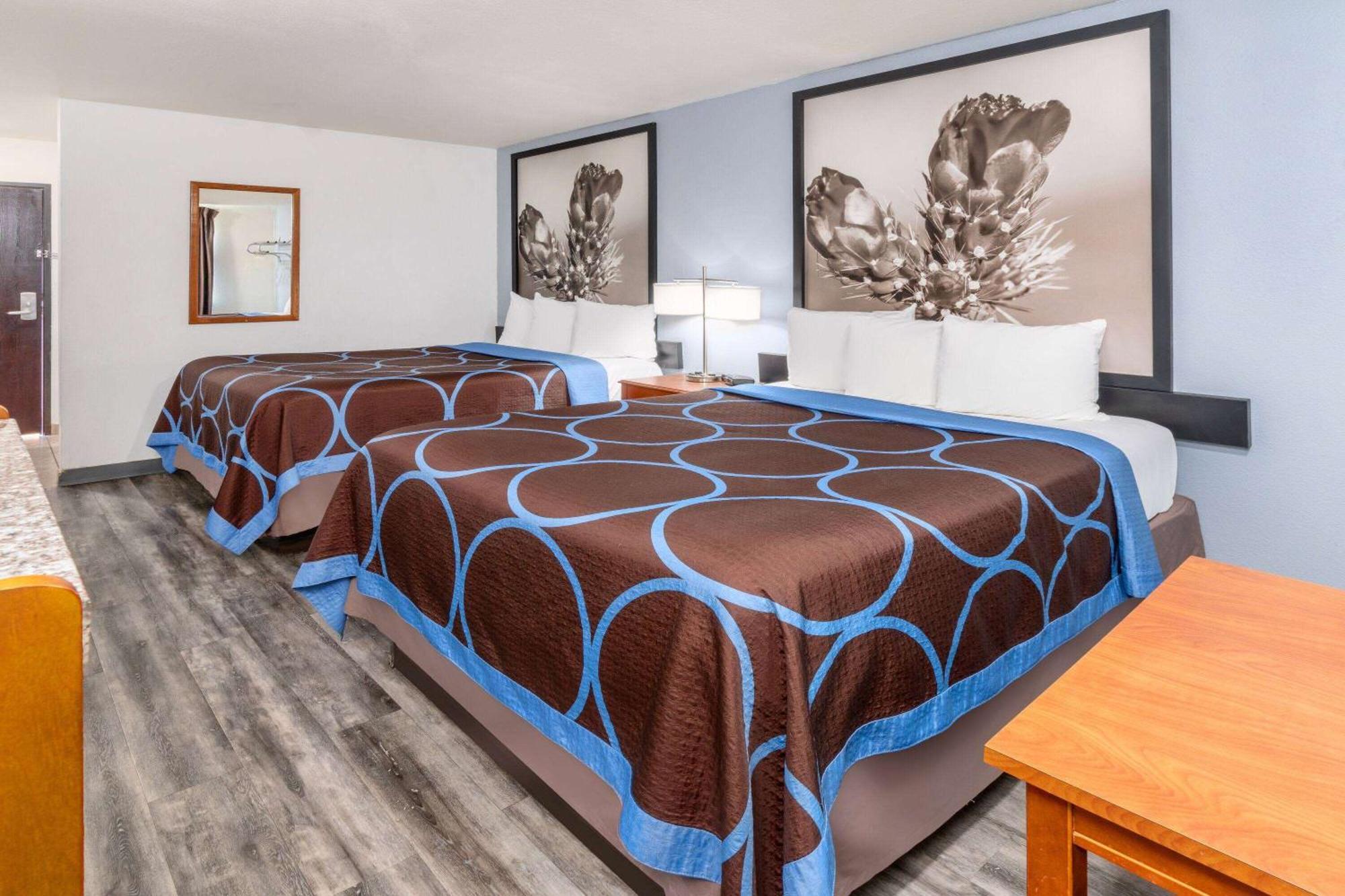 Queen Room with Two Queen Beds - Non-Smoking