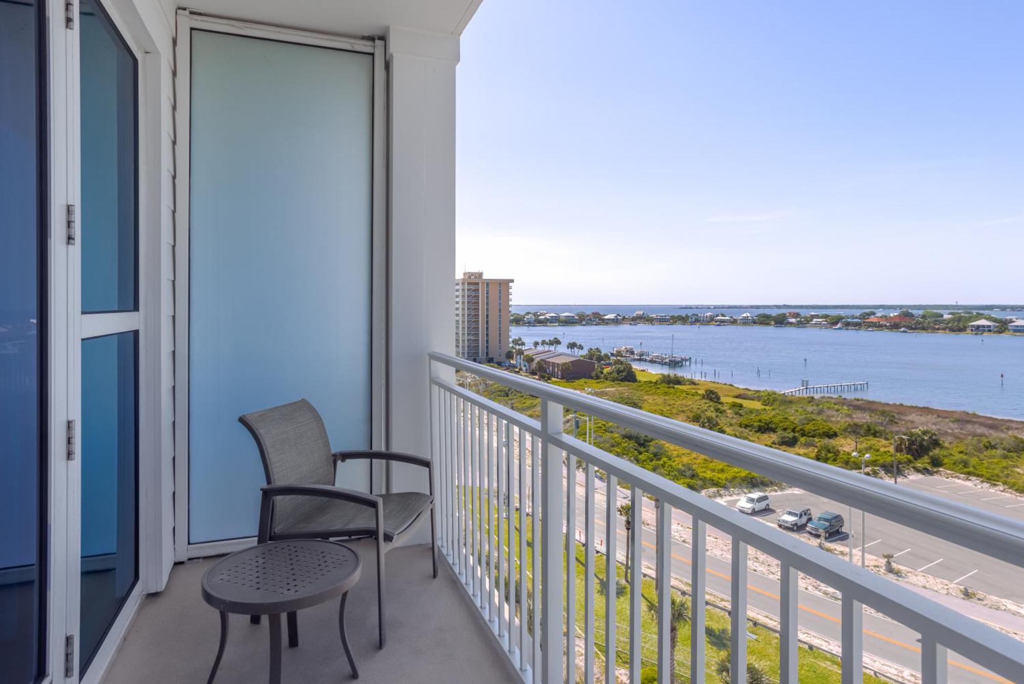 2 Queen Bay View Balcony