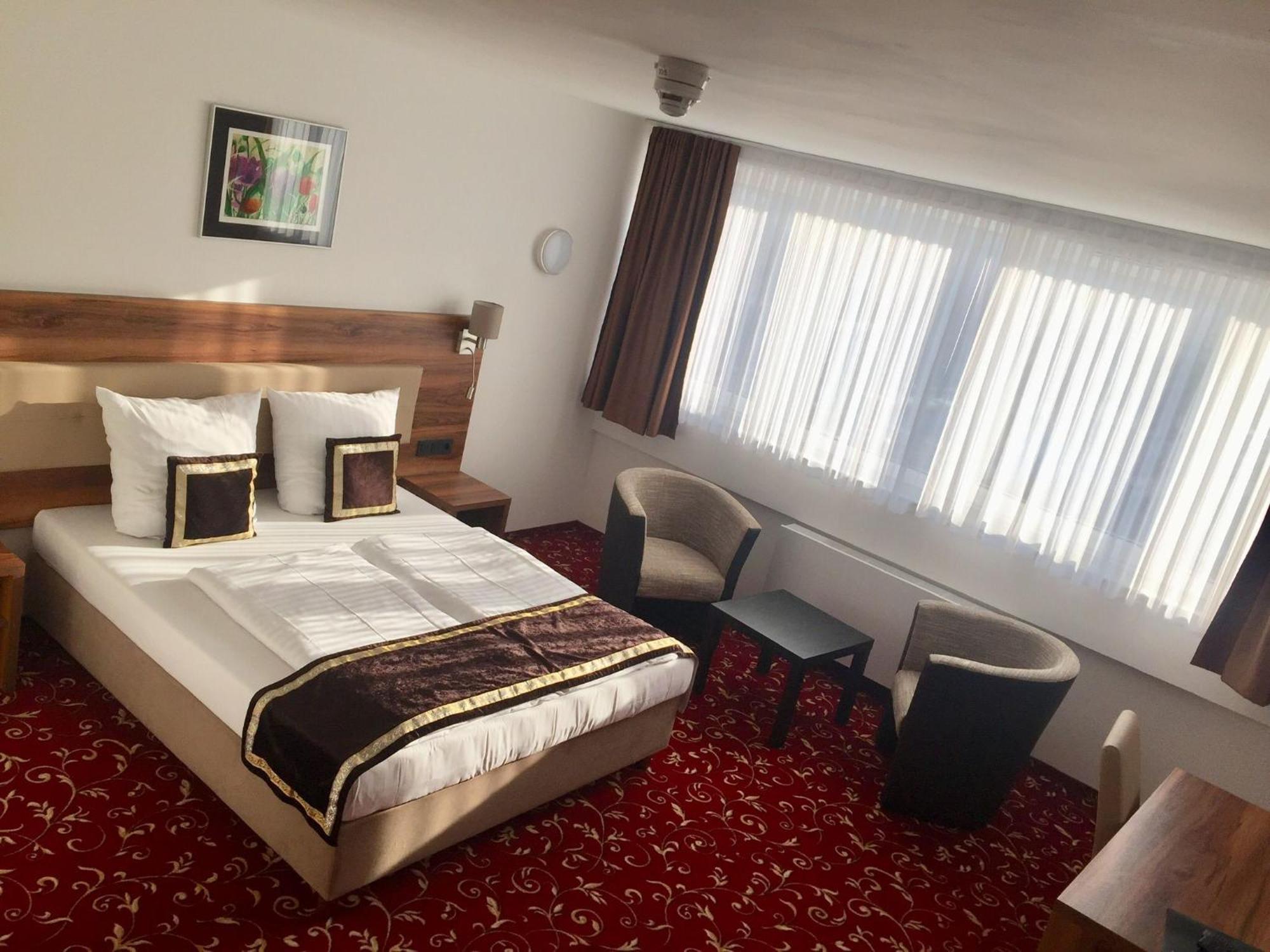 Deluxe Double Room,1259739712:JPEG
