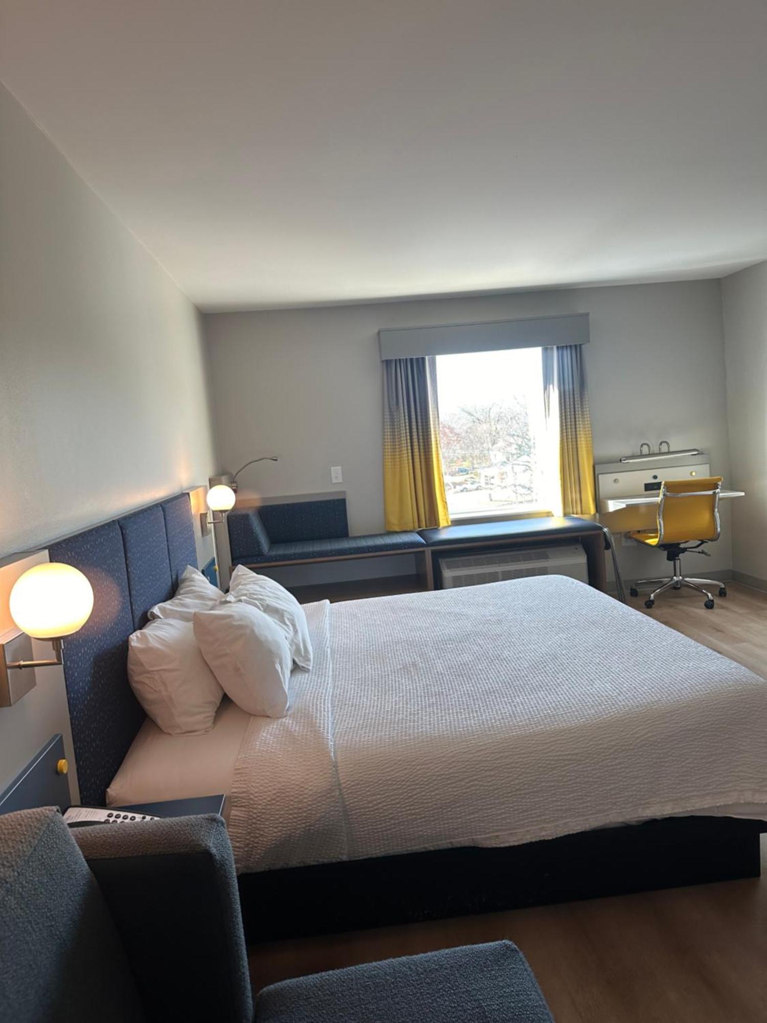 King Room Mobility Access or Non-Smoking