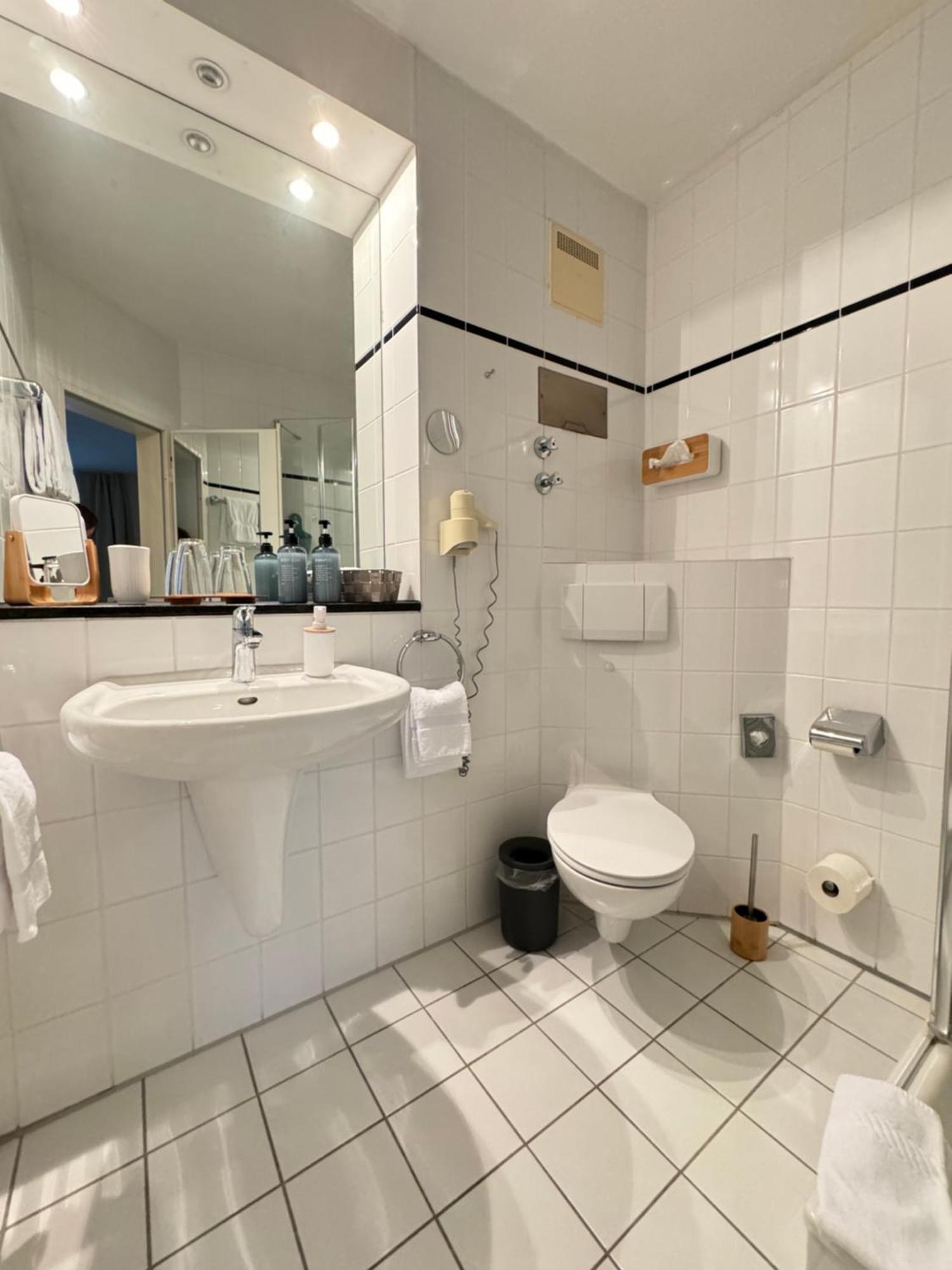 Standard Double Room,1525506373:JPEG