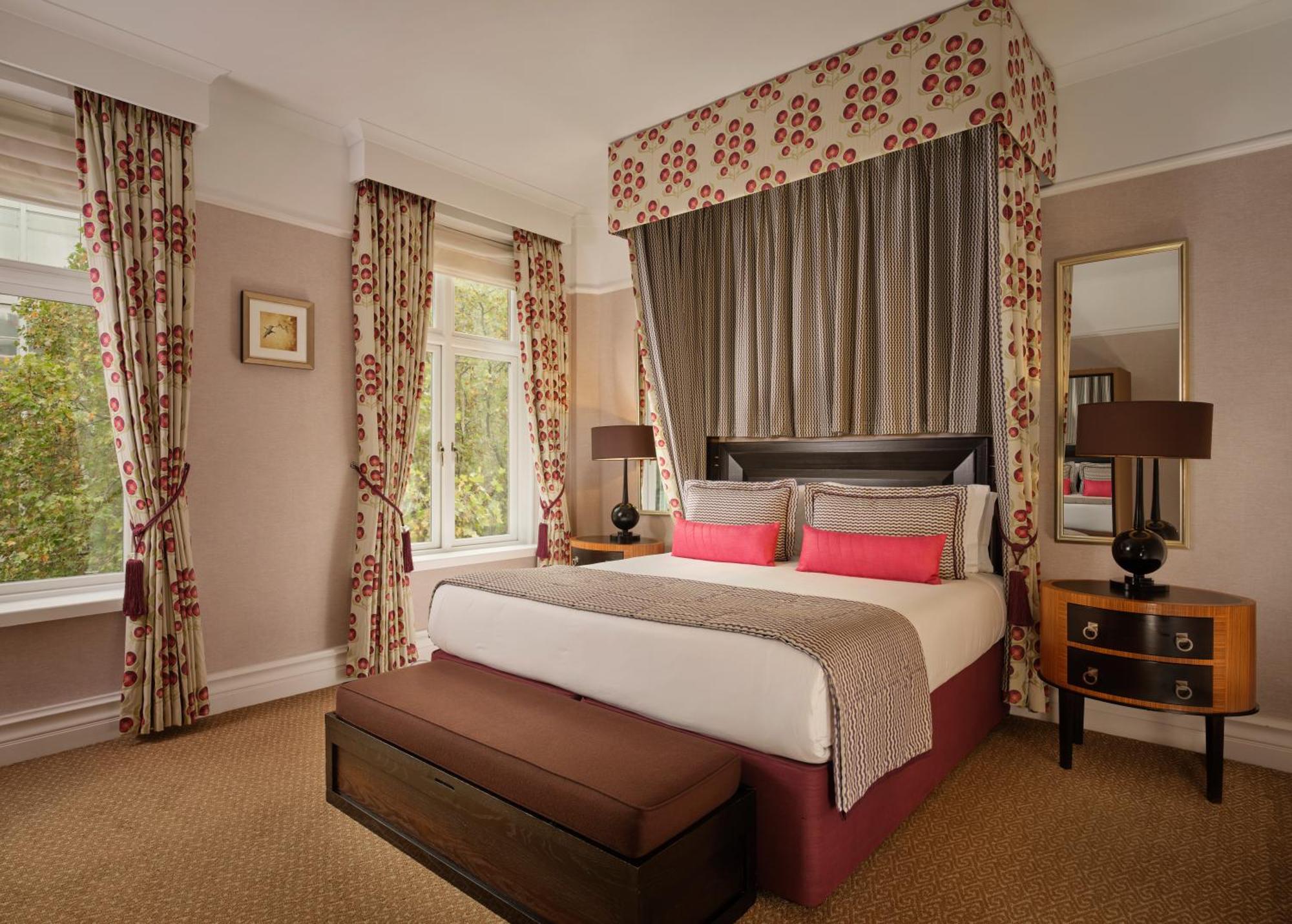 Suite, 1 King, Sofa bed,1524975028:JPEG