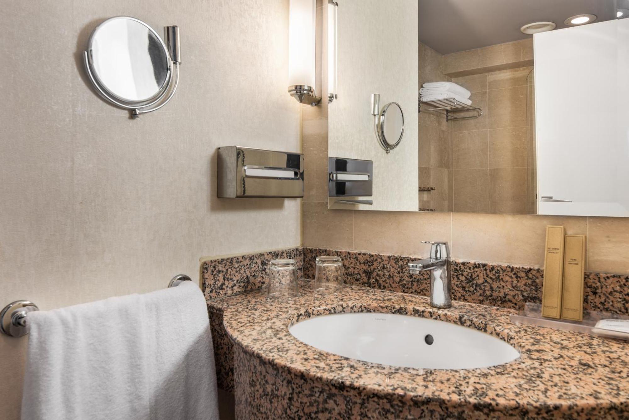Executive Queen Room