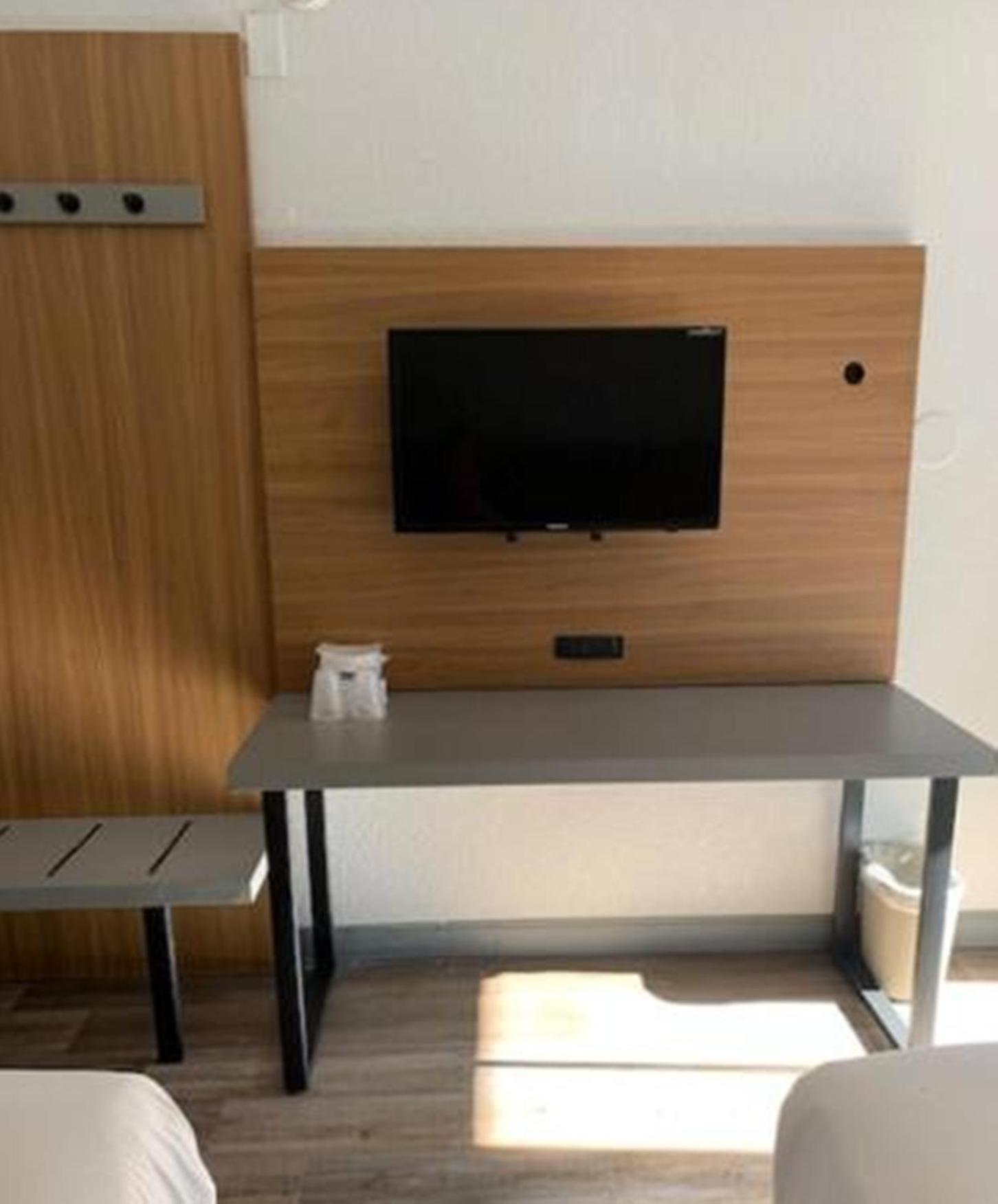 1 King Bed Non-Smoking