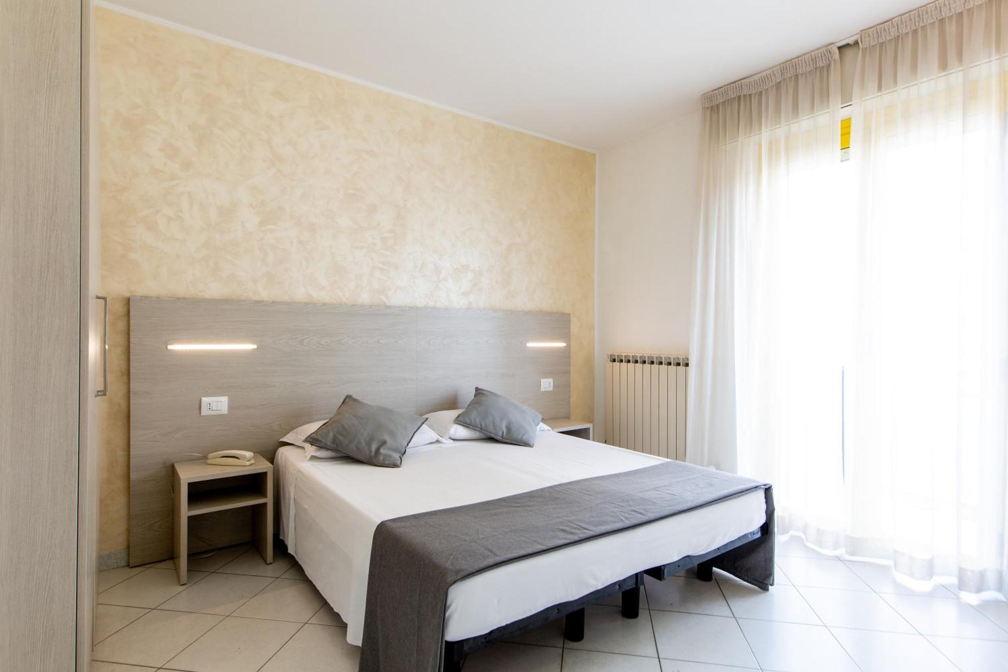 Double Room,1536030559:JPEG