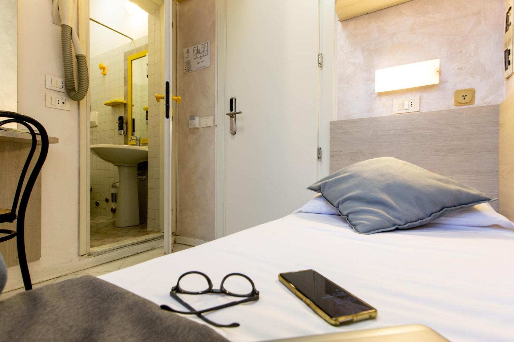 Small Single Room,1536038146:JPEG