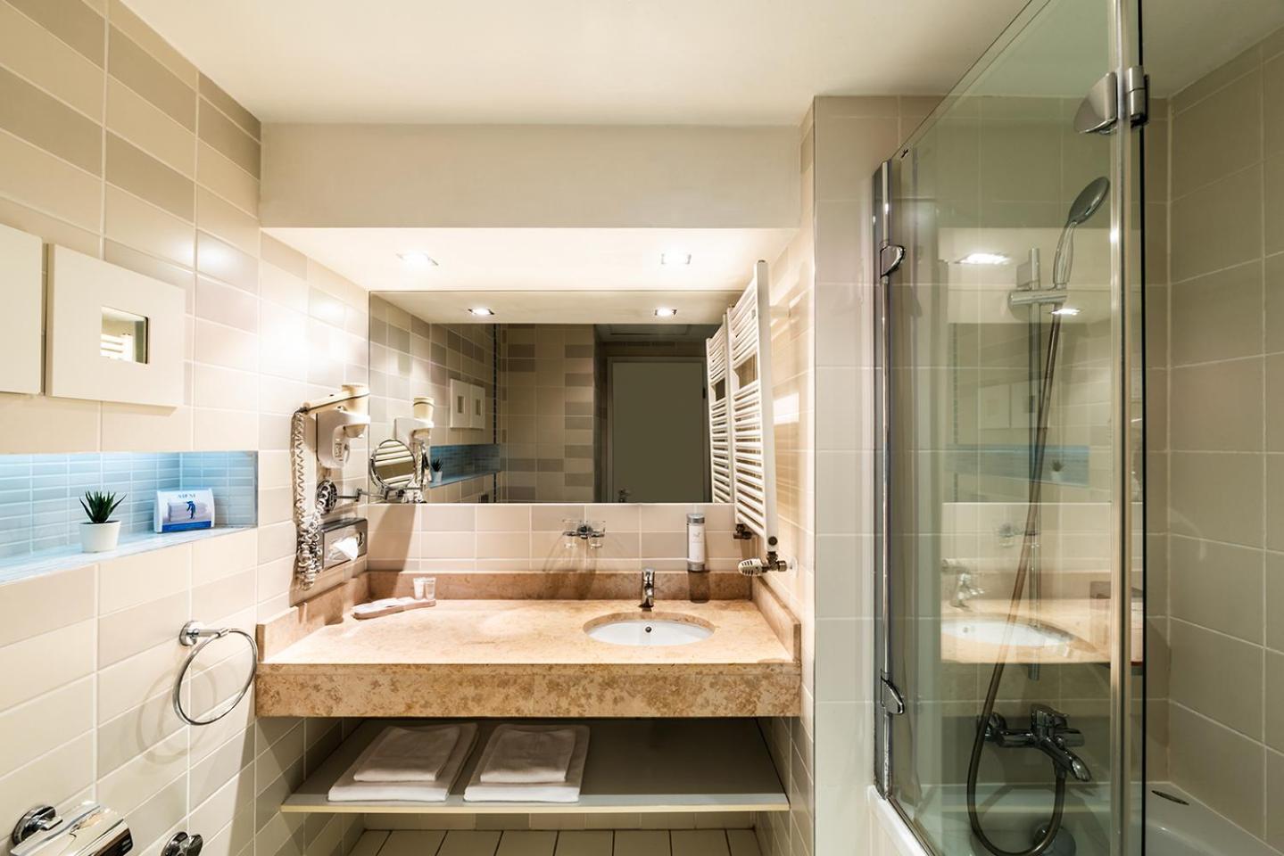 Deluxe Double or Twin Room City View