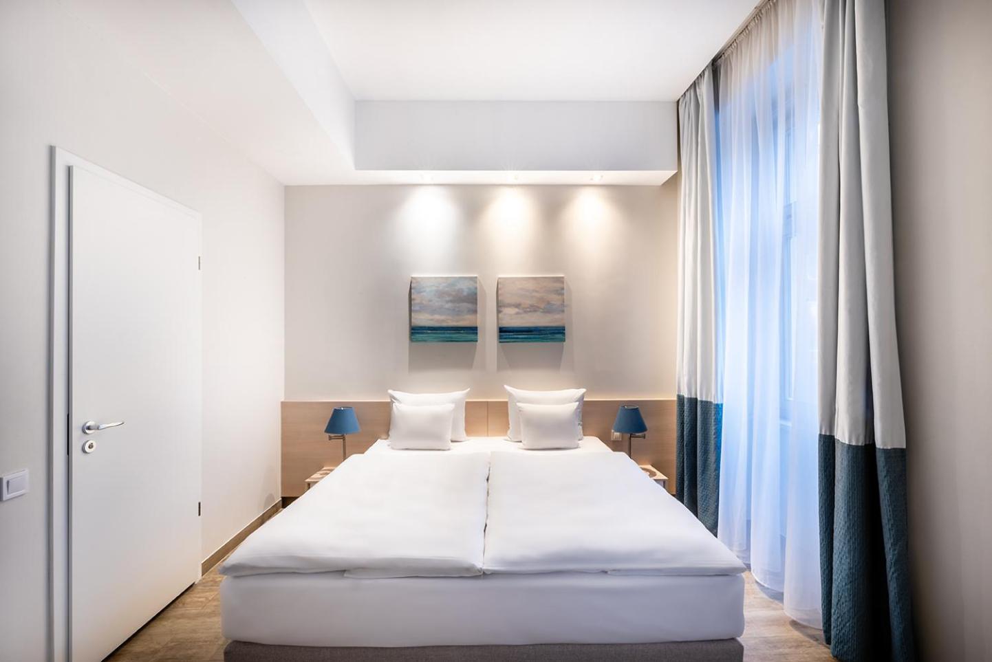 Deluxe Double or Twin Room City View