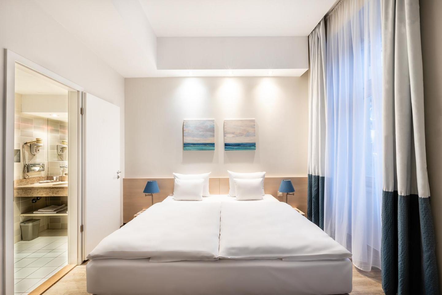 Deluxe Double or Twin Room City View