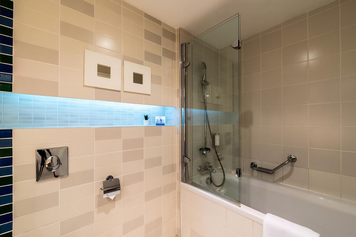 Double or twin room Atrium view