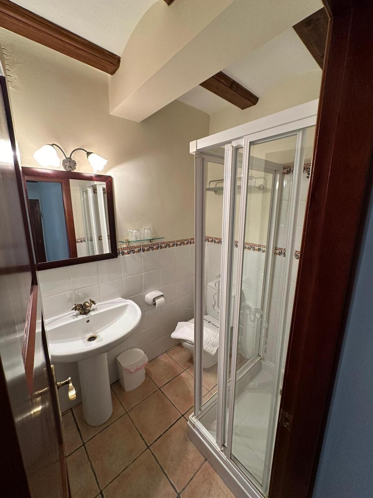 Double Room,1536066709:JPEG