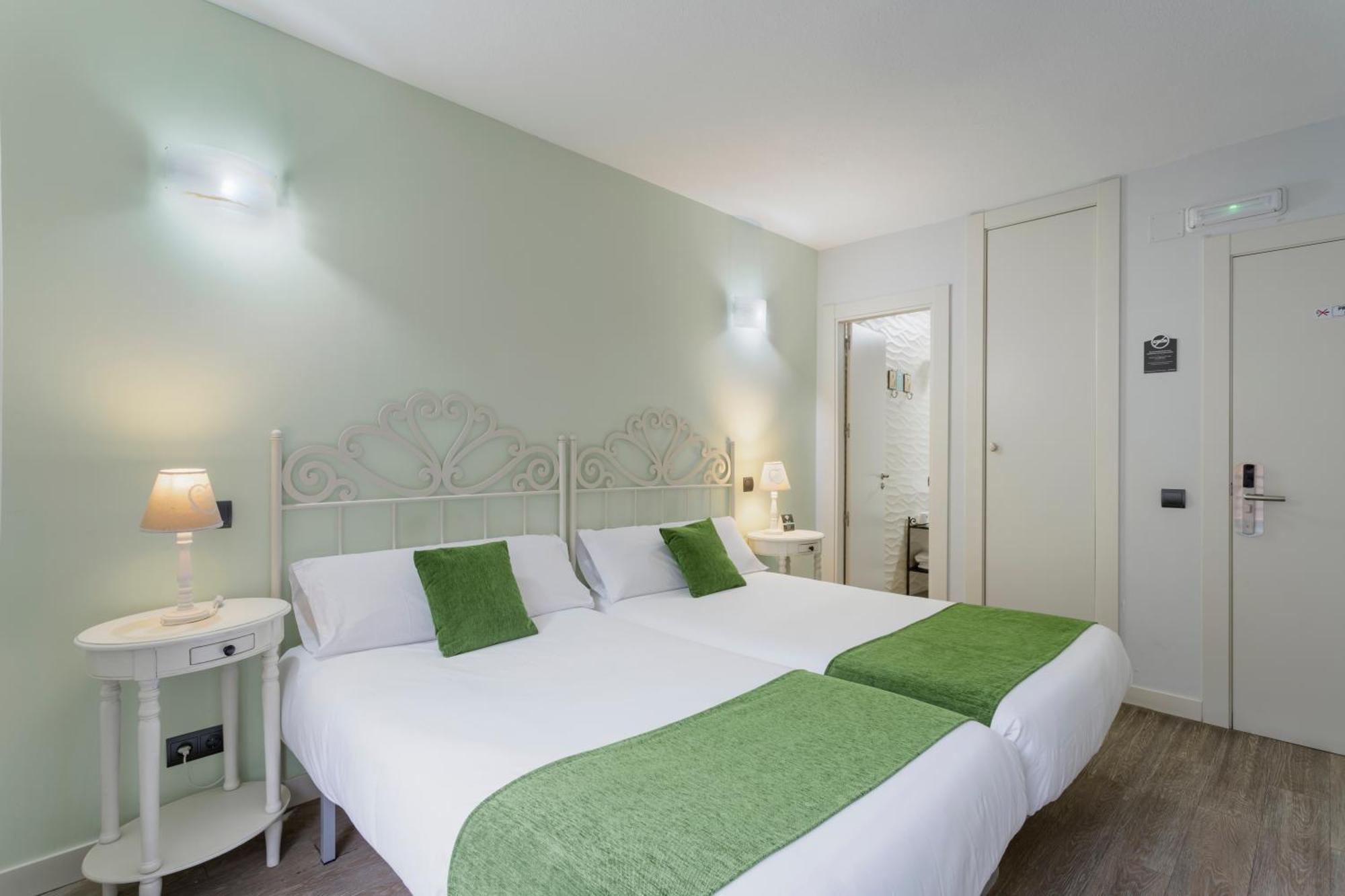 Standard Double Room,1536102049:JPEG