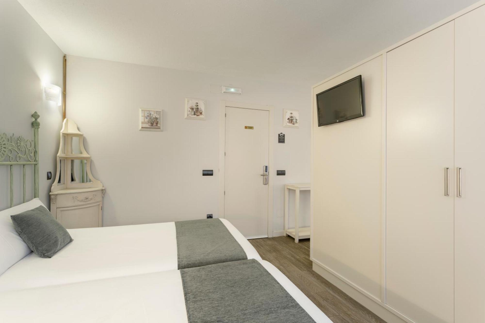 Triple Room Bathroom