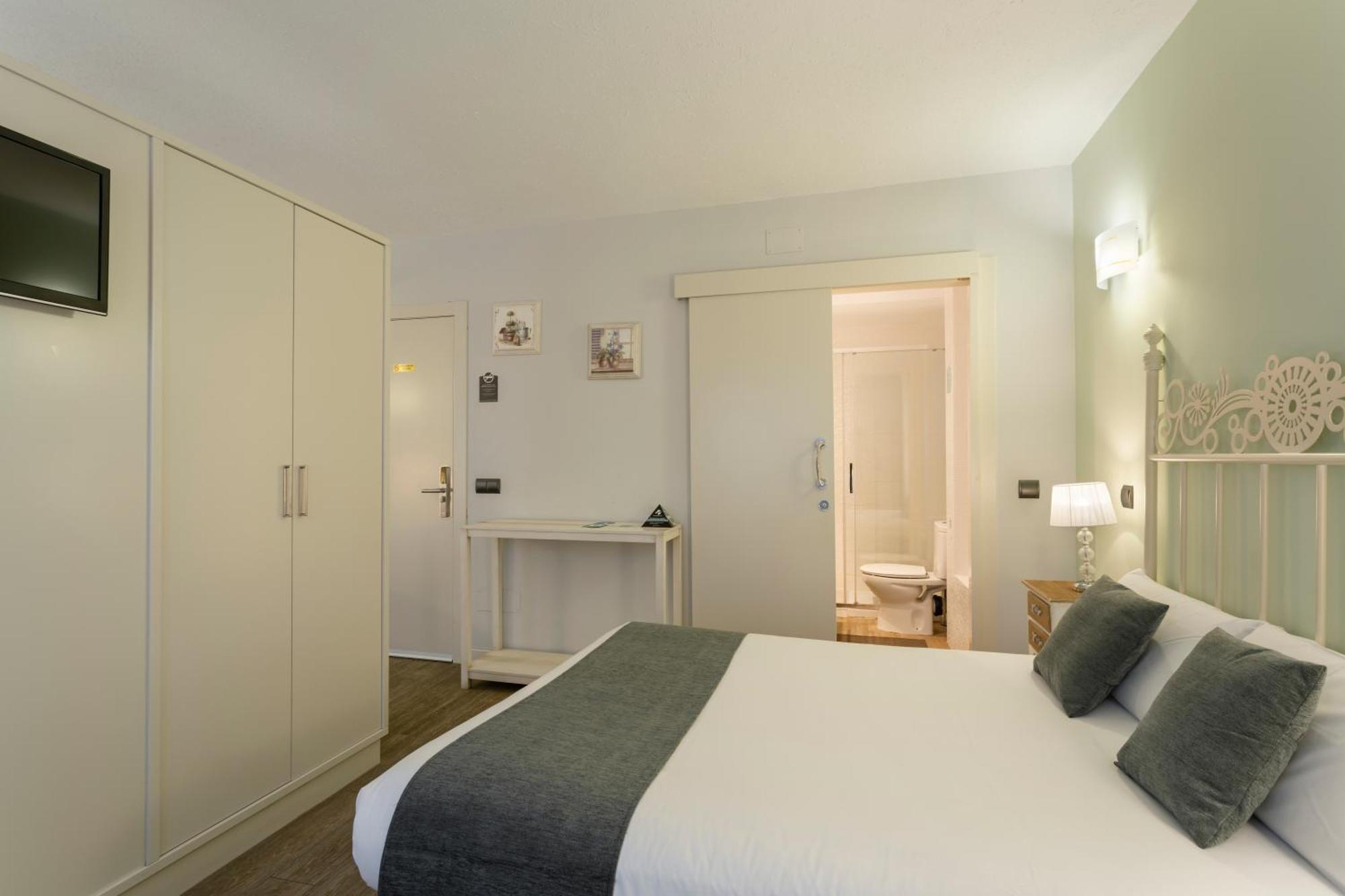 Triple Room Bathroom