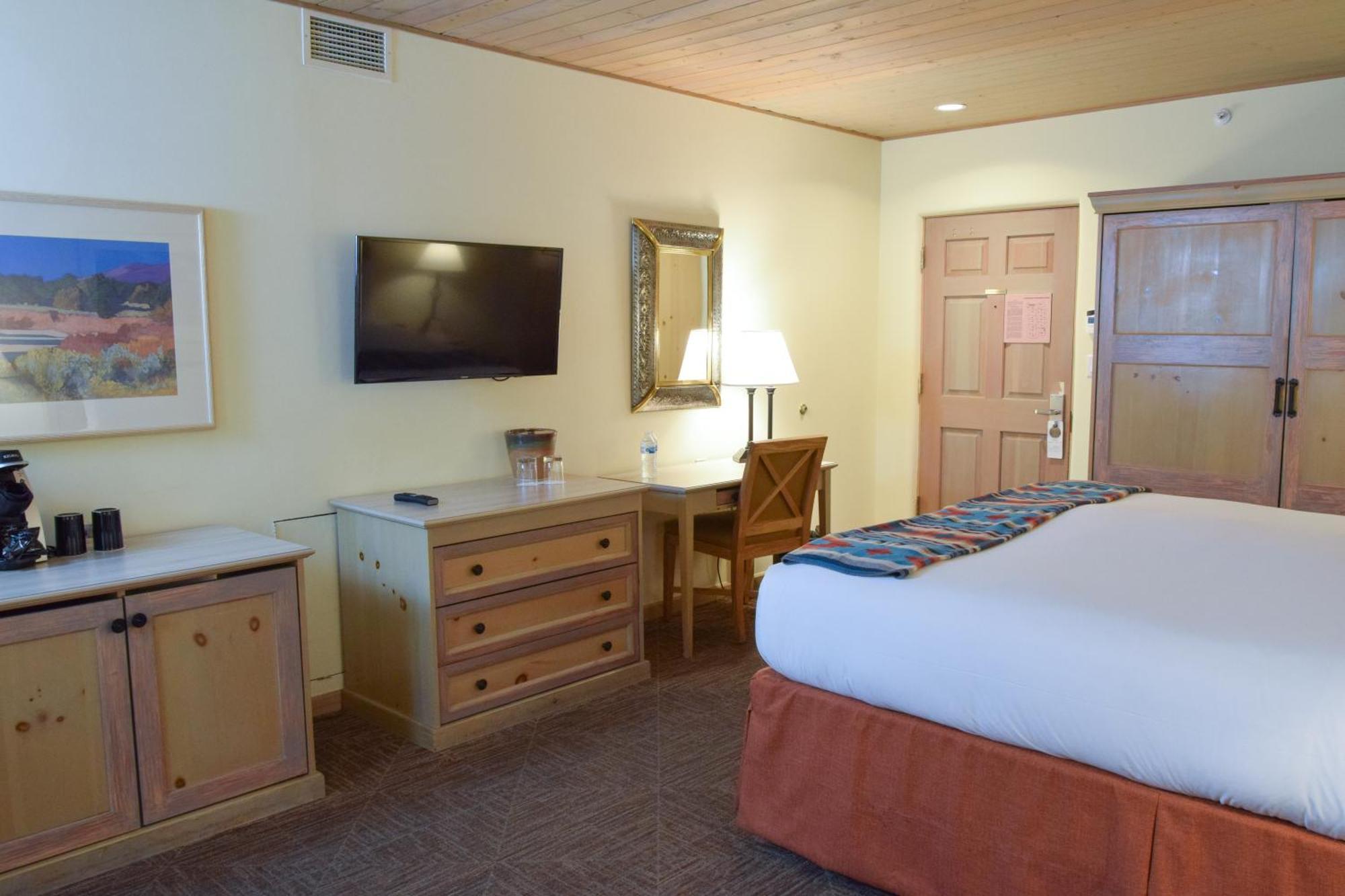 Deluxe King Room Fireplace