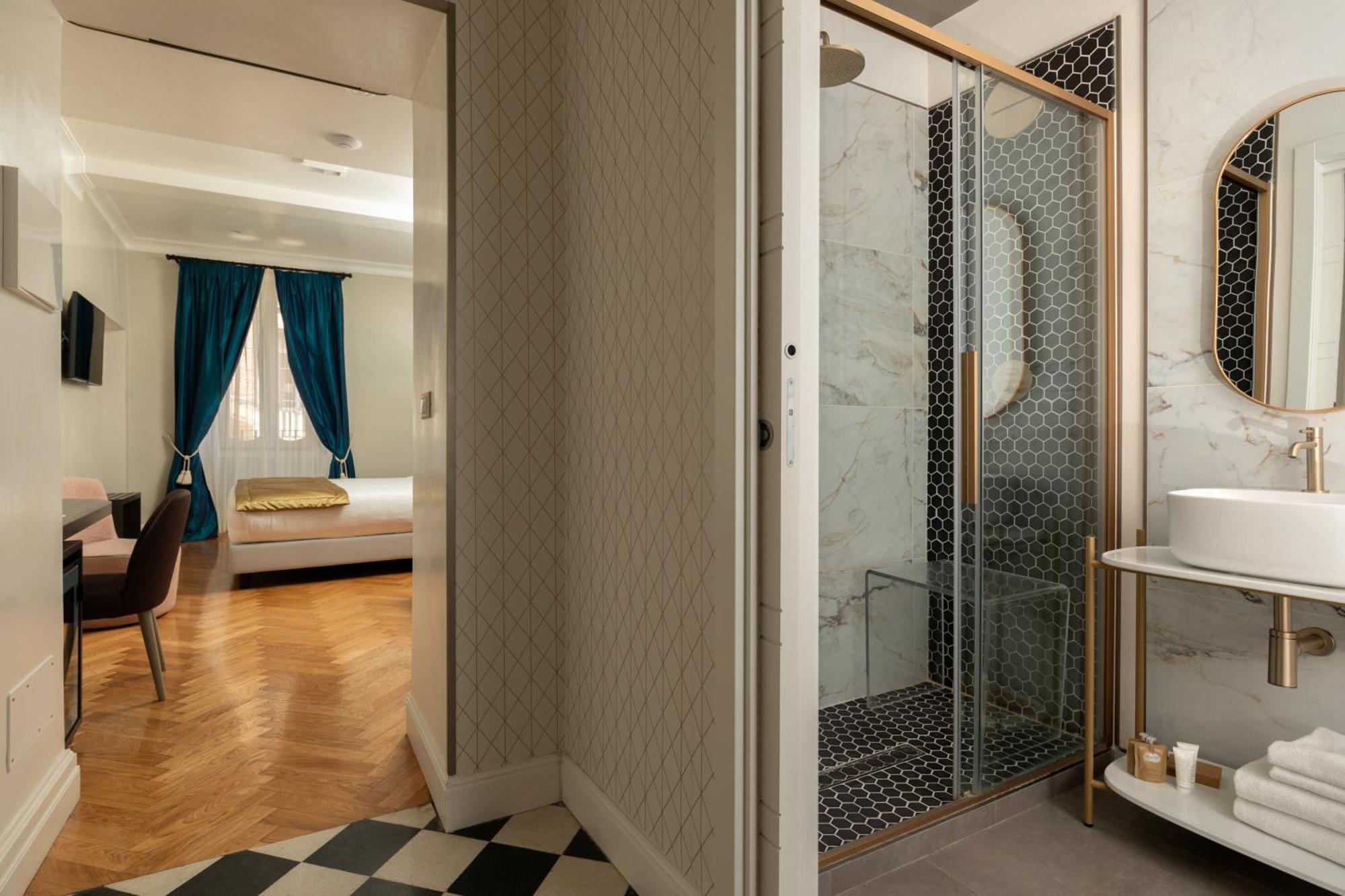 Double or Twin Room Annex Building Via del Corso 75