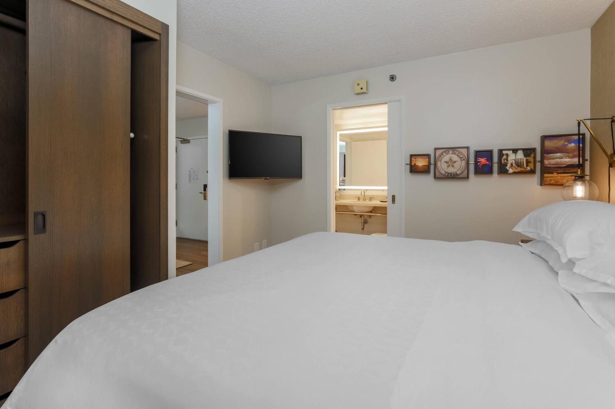 1 King bed & sofa bed 1 Bedroom Suite 1 King Sofa bed,1536618775:JPEG