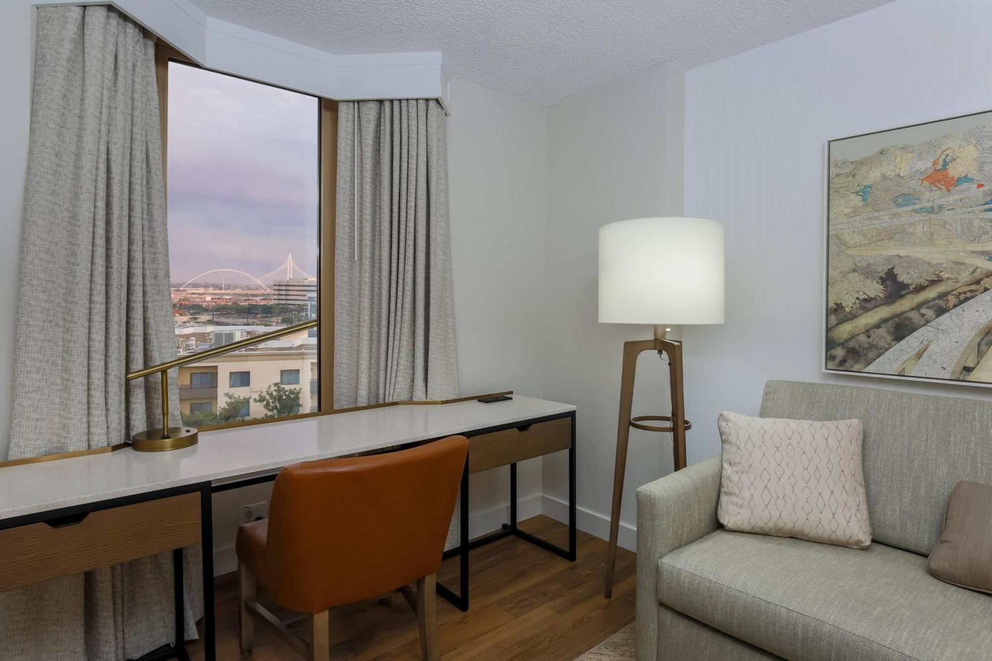 1 King & Sofa bed 1 Bedroom Suite City view Balcony,1536618760:JPEG